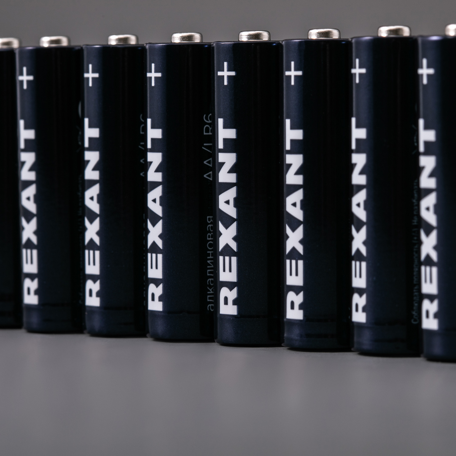 Алкалиновая батарейка REXANT AA/LR6 пальчиковая 1,5В 24 штуки - фото 6