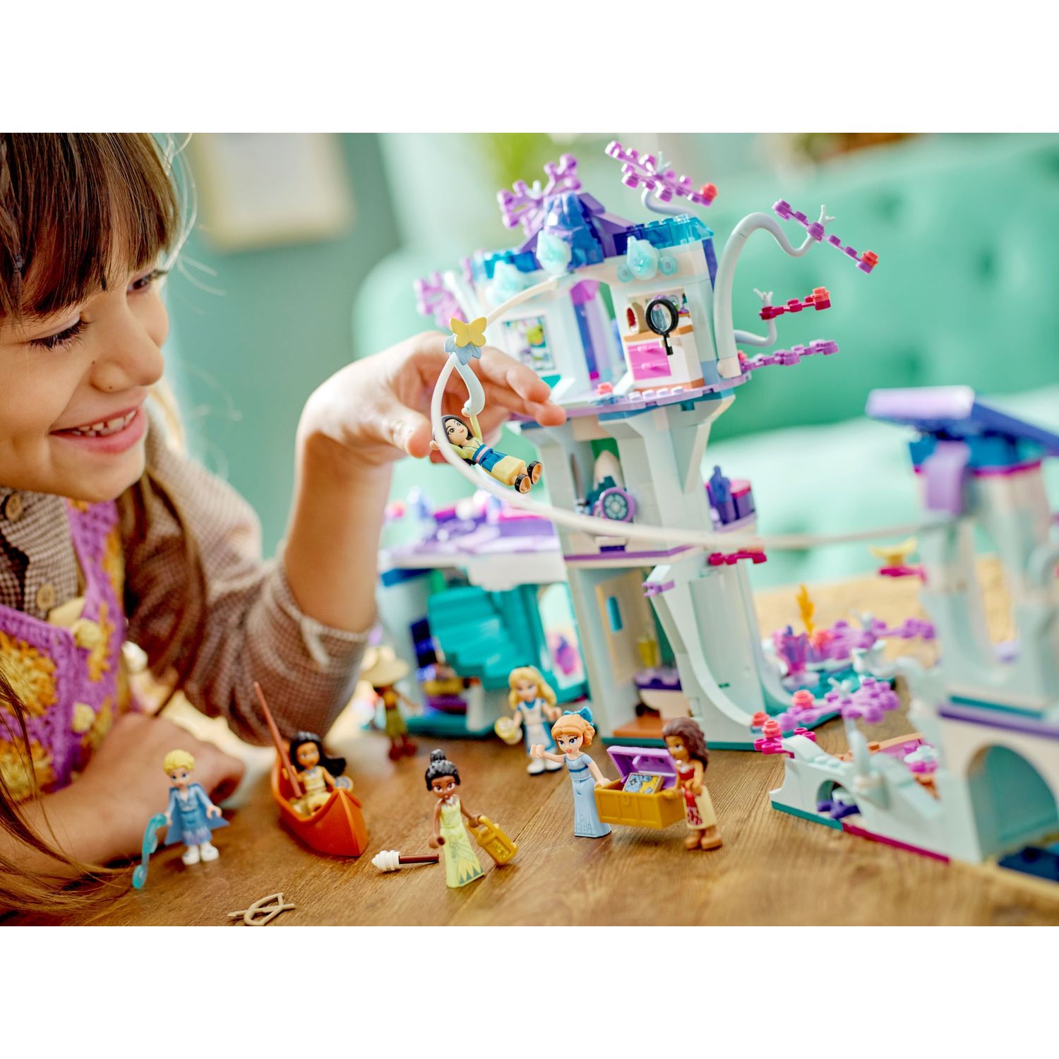 Конструктор LEGO Classic The Enchanted Treehouse 1016 дет. - фото 11