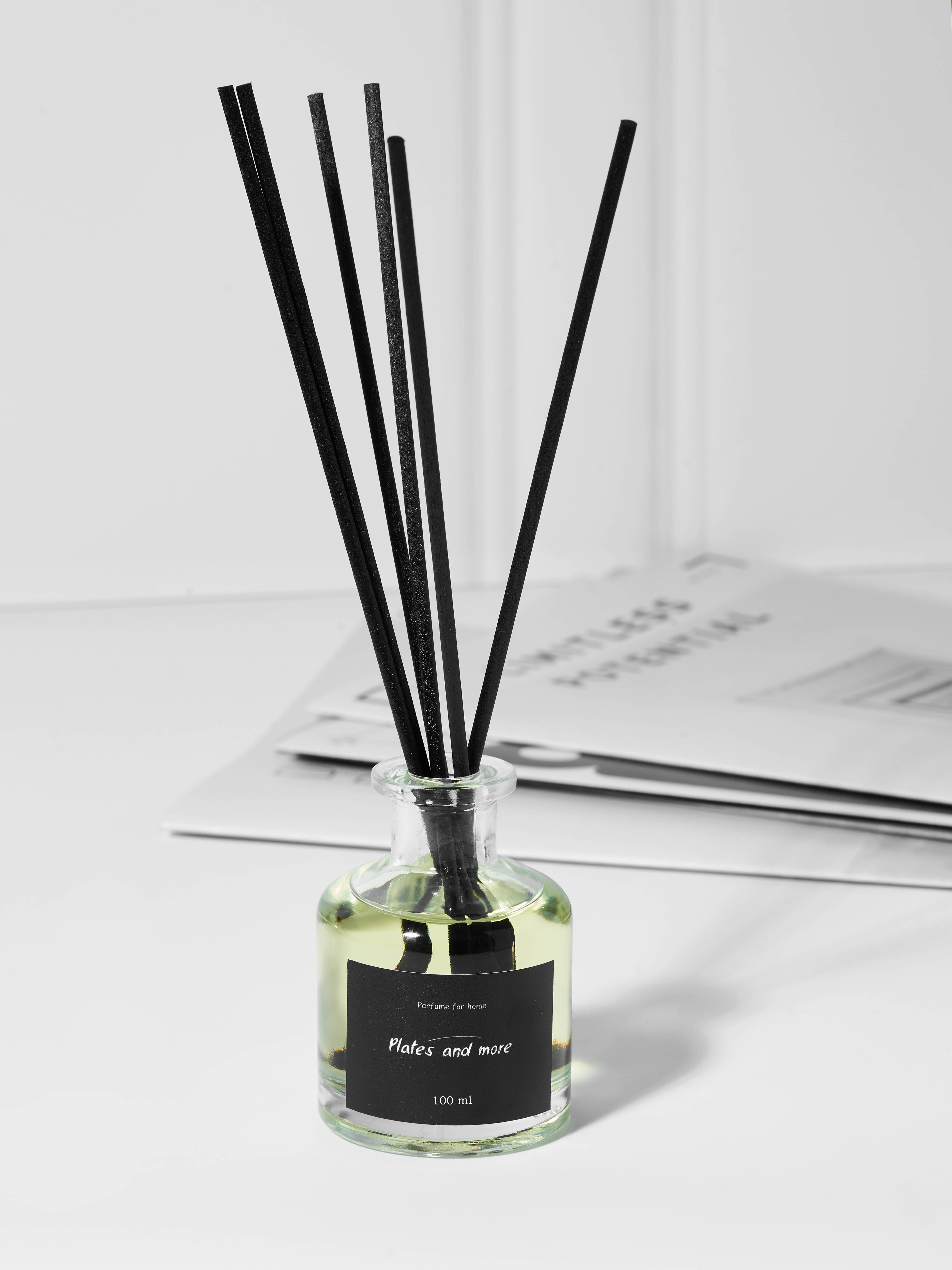 Диффузор для дома с палочками Plates and More Жасмин и цветудщая груша 100 мл - фото 1