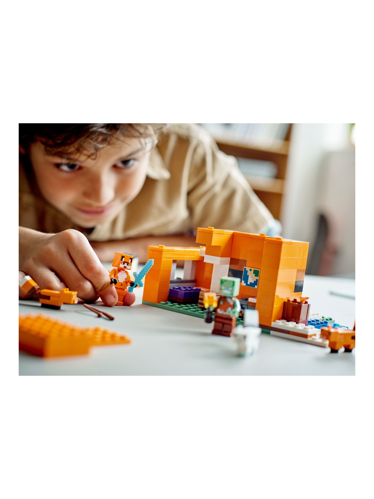 Конструктор LEGO Minecraft Лисья хижина 193 дет. - фото 6