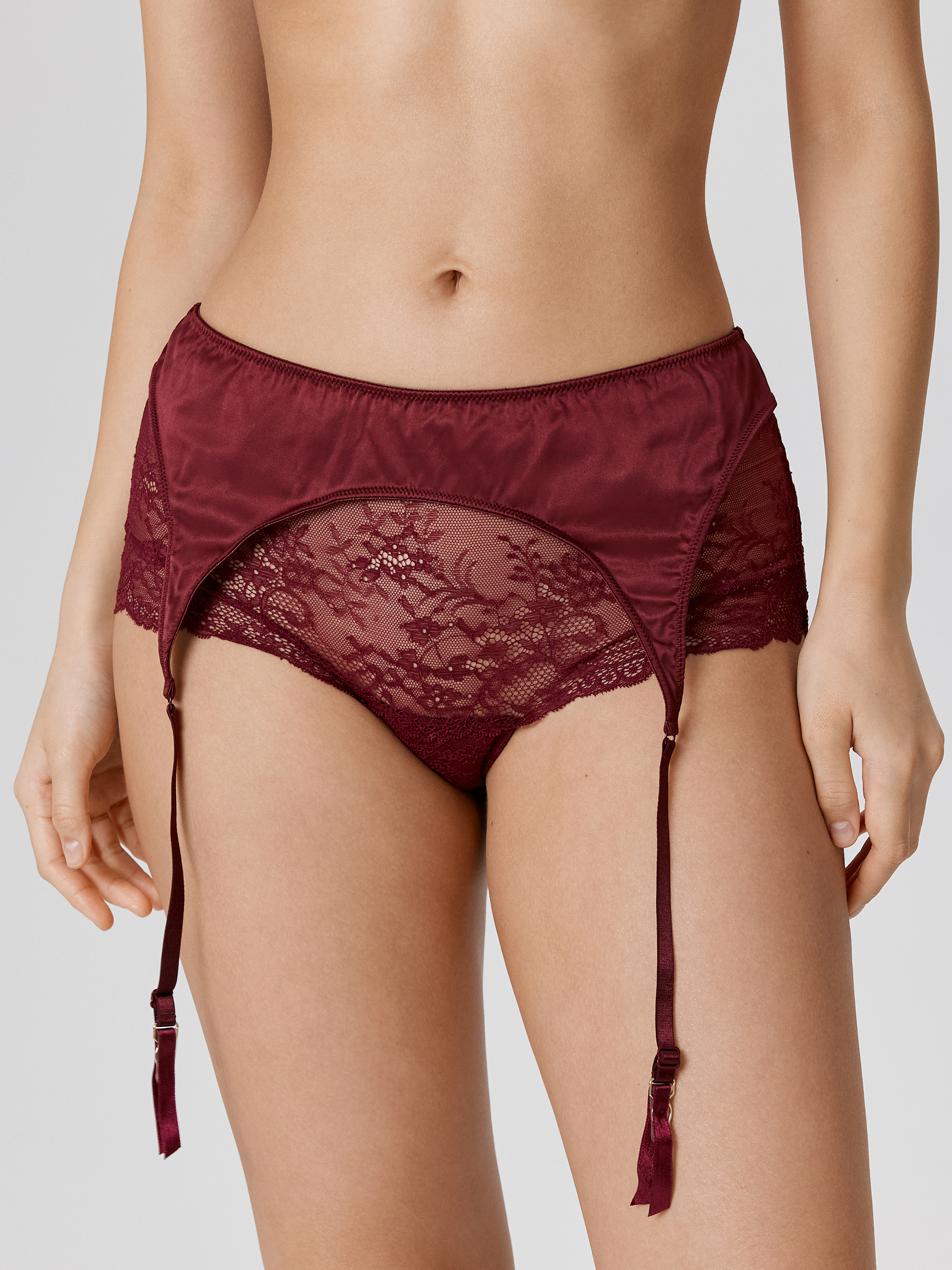 Изображение товара Женские кружевные трусы-боксеры и пояс для чулок Infinity Lingerie 42