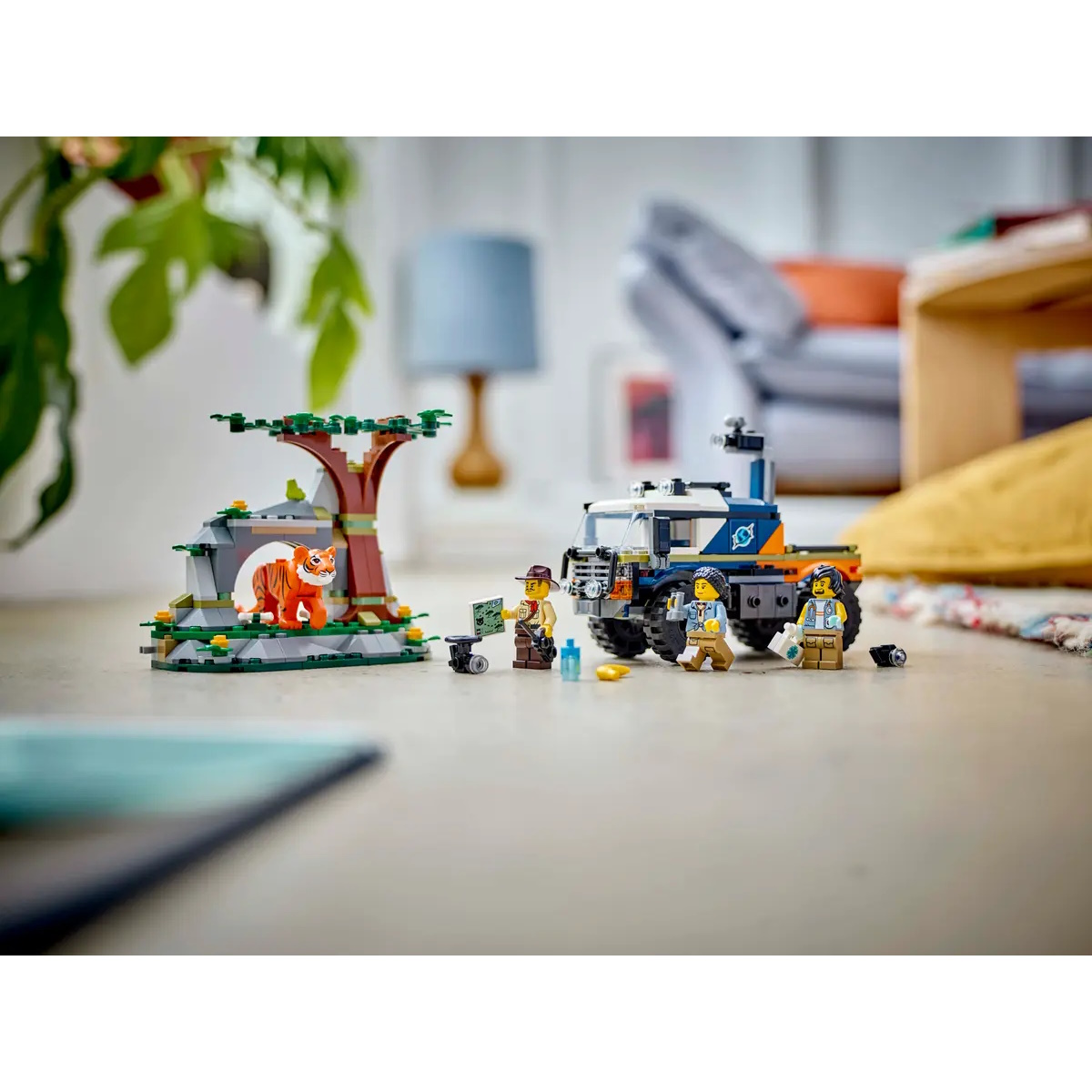 Конструктор LEGO City Jungle Explorer Off-Road Truck 314 дет. - фото 12