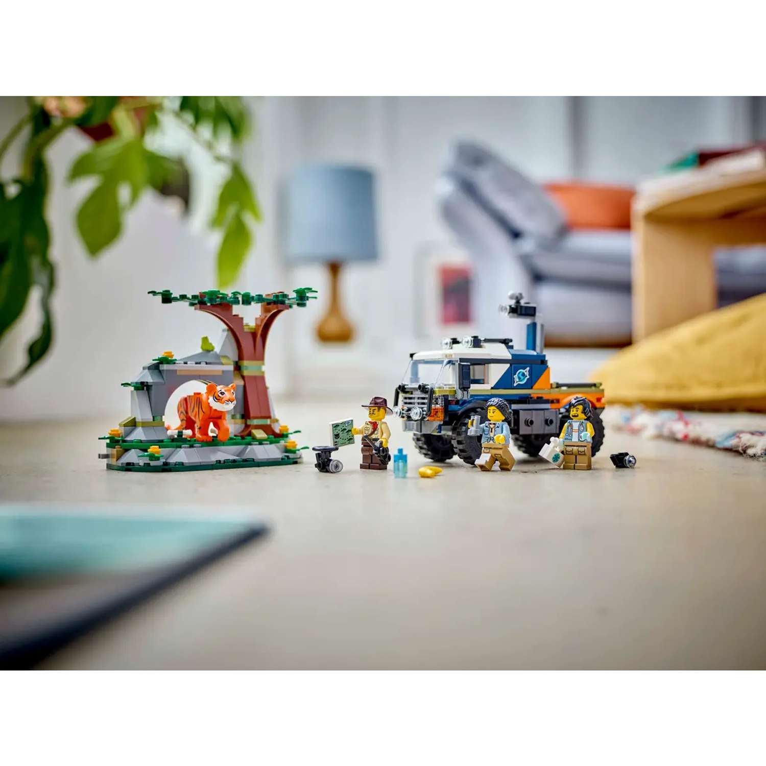 Конструктор LEGO City Jungle Explorer Off-Road Truck 314 дет. - фото 12