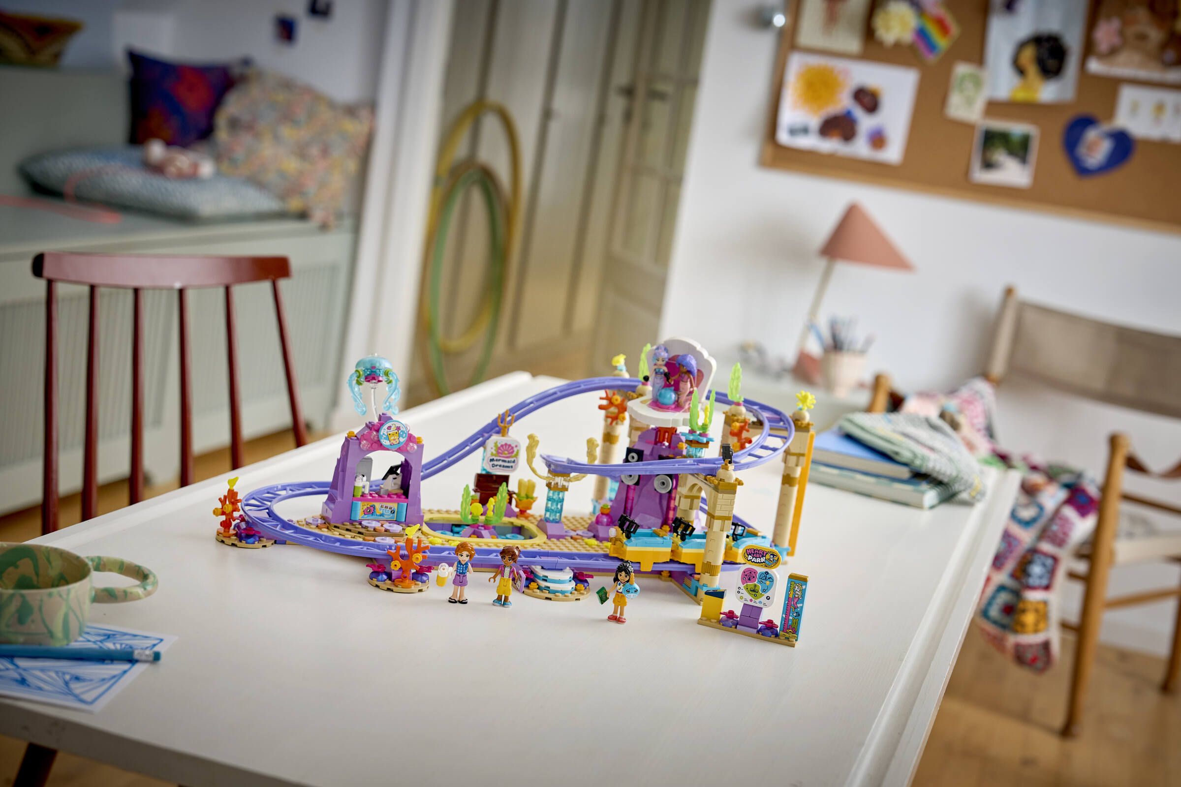 Конструктор LEGO Friends Американские горки Русалки 864 дет. - фото 11