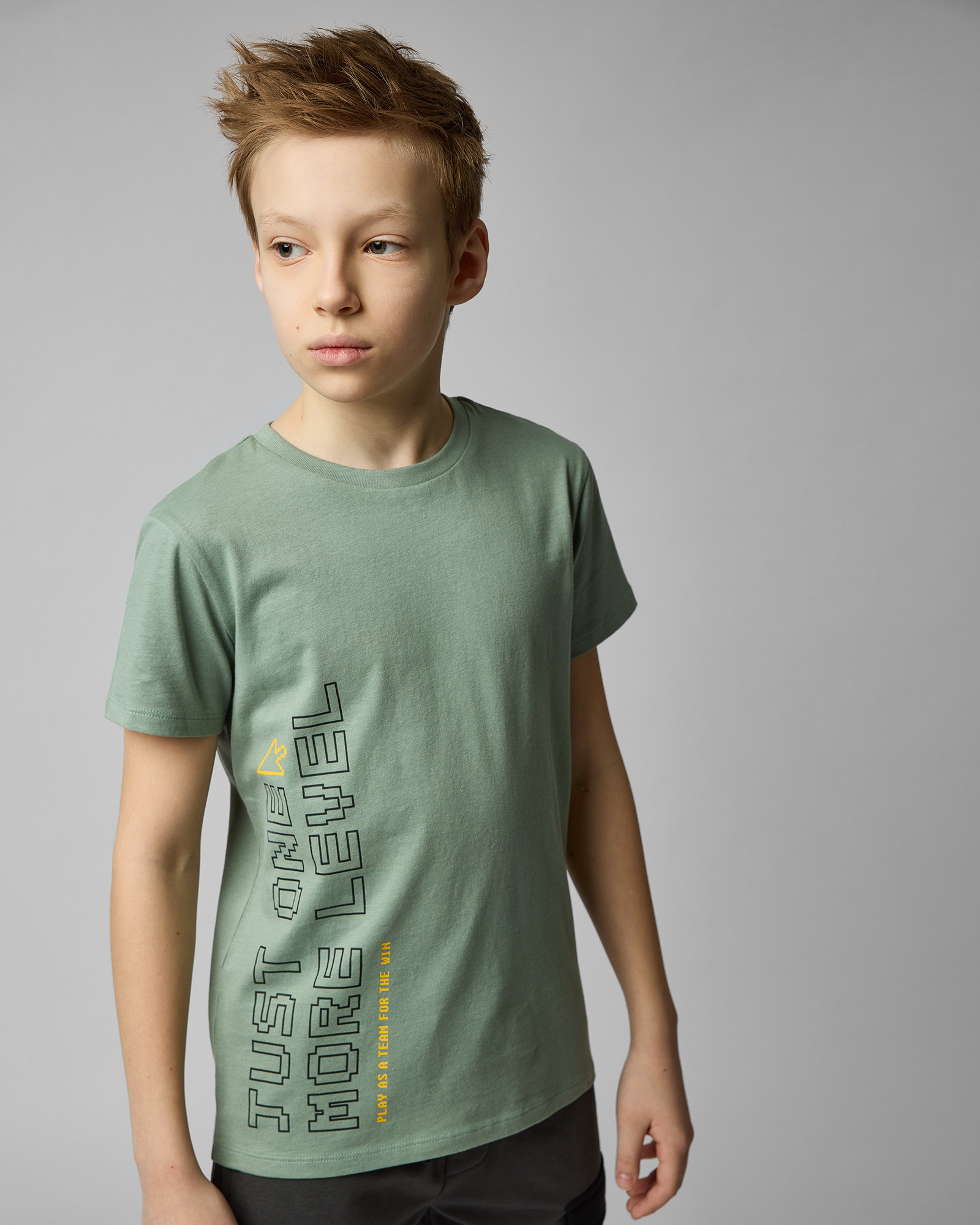 Изображение товара Футболка Futurino 140 для мальчика хаки с надписями