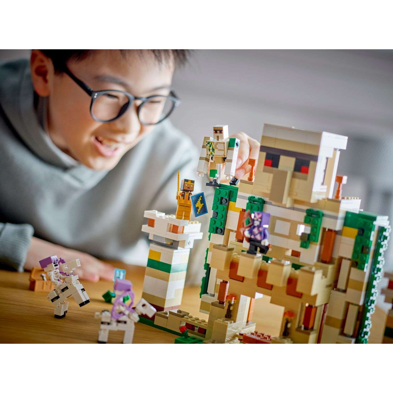 Конструктор LEGO Minecraft The Iron Golem Fortress 868 дет. - фото 8