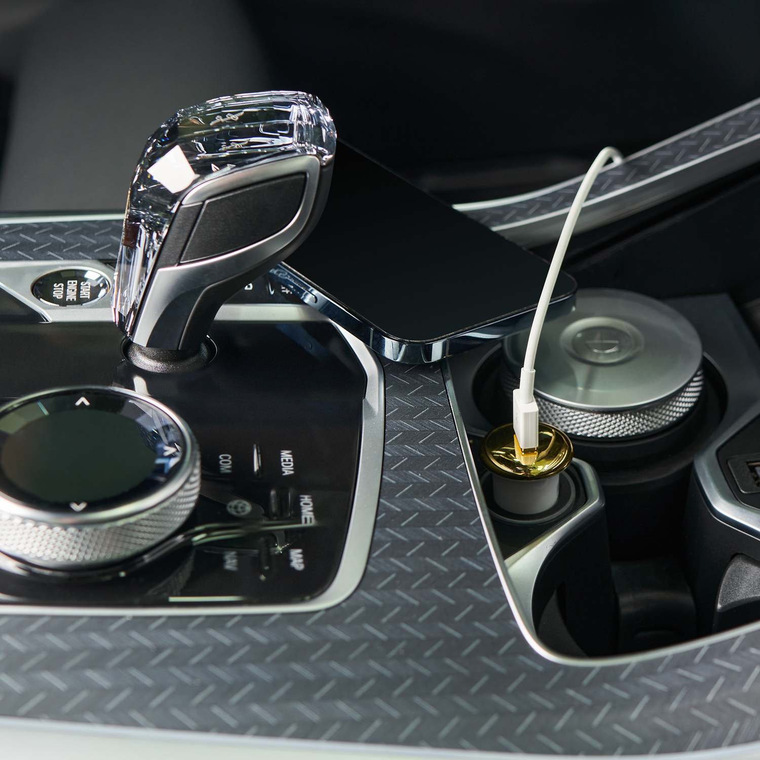 Зарядное устройство REXANT в прикуриватель с USB 5В 1000 мА белое - фото 2