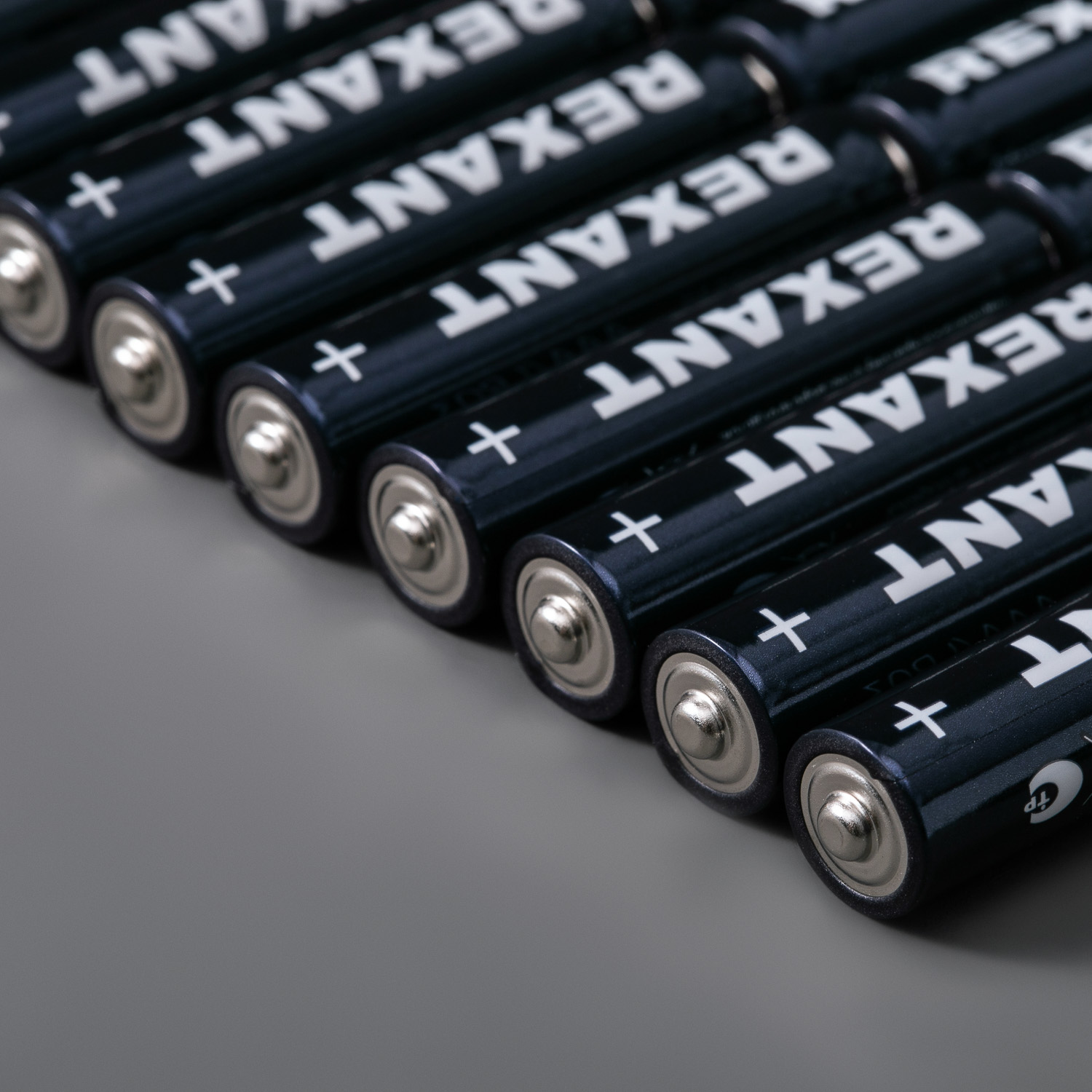 Алкалиновая батарейка REXANT AAA/LR03 мизинчиковая 1,5В 24 штуки - фото 6