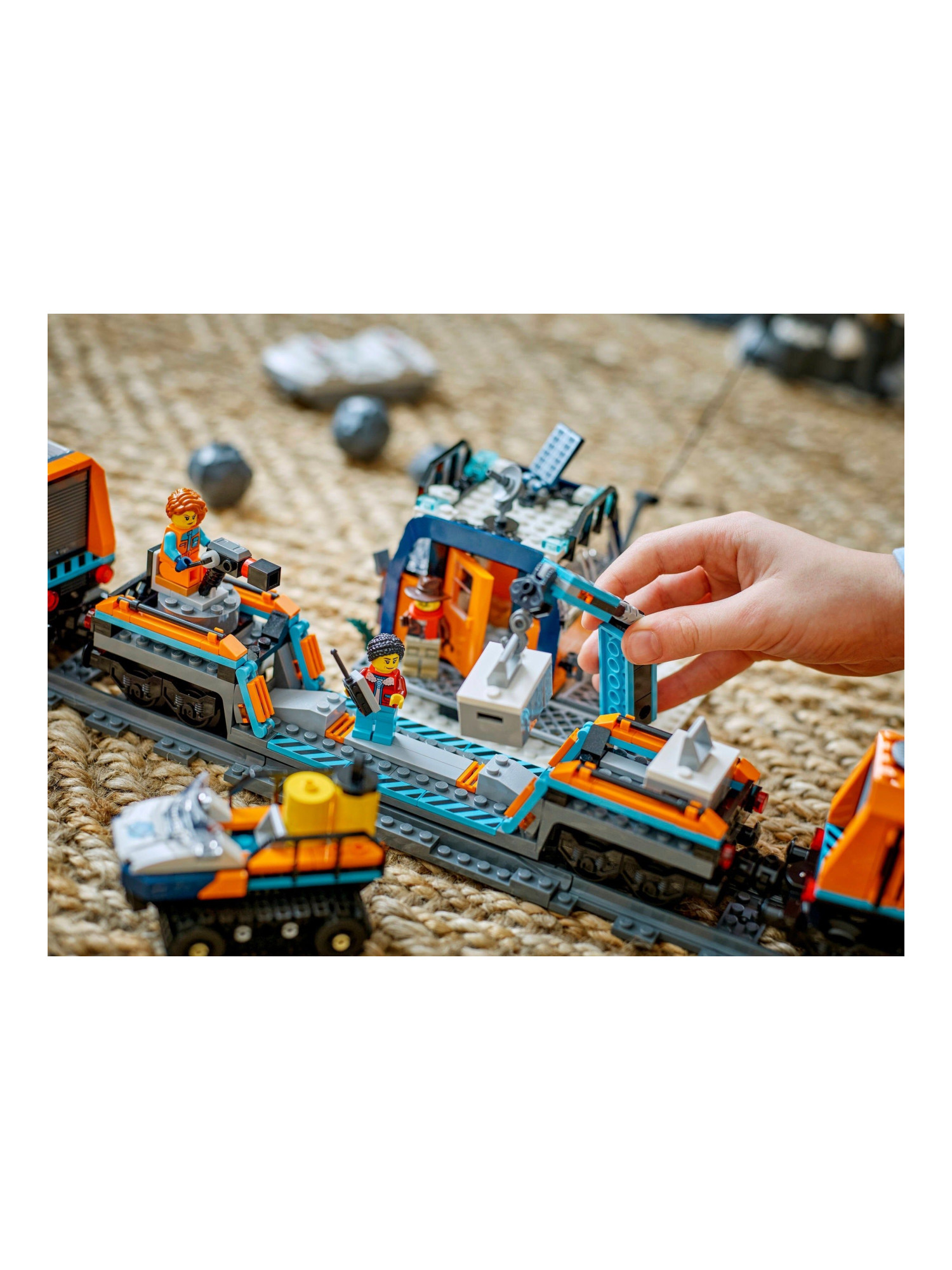 Конструктор LEGO City Полярный экспресс 1517 дет. - фото 8
