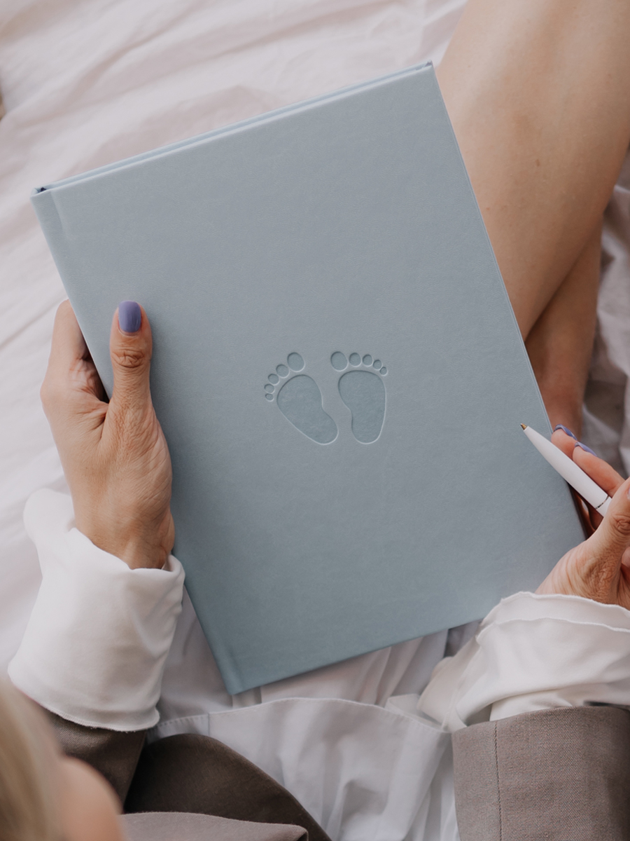 Фотоальбом-дневник Moms Recordbook Первый альбом малыша голубой для мальчика кожа - фото 1