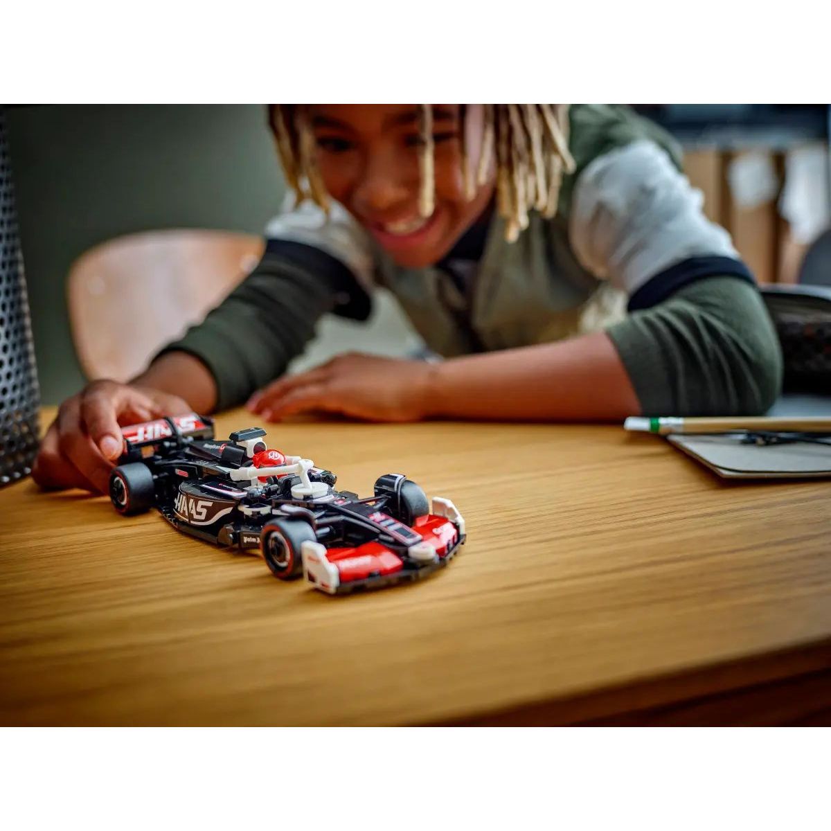 Конструктор LEGO Speed Champions Команда МаниГрам Хаас 242 дет. - фото 7