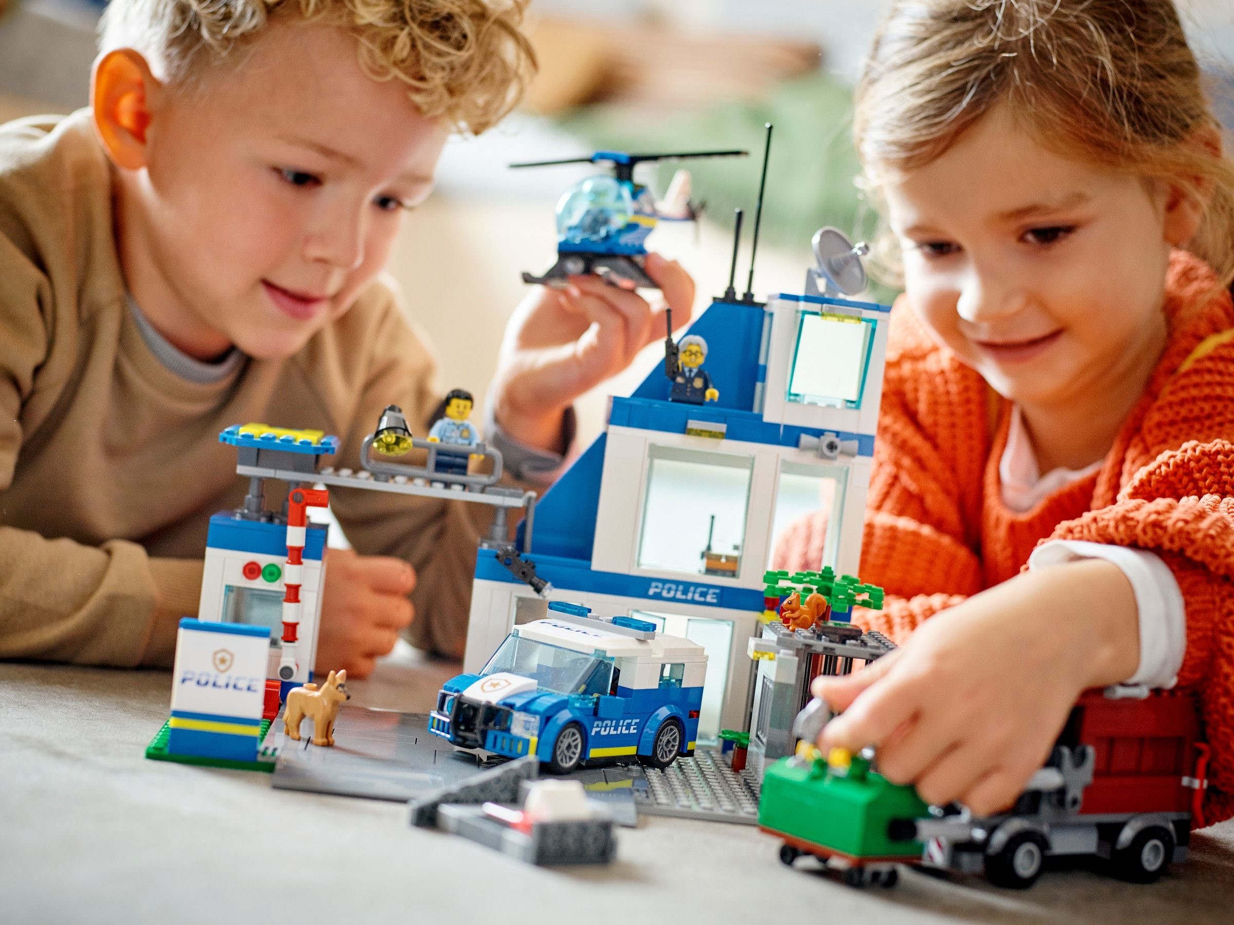 Конструктор LEGO City 668 дет. - фото 5