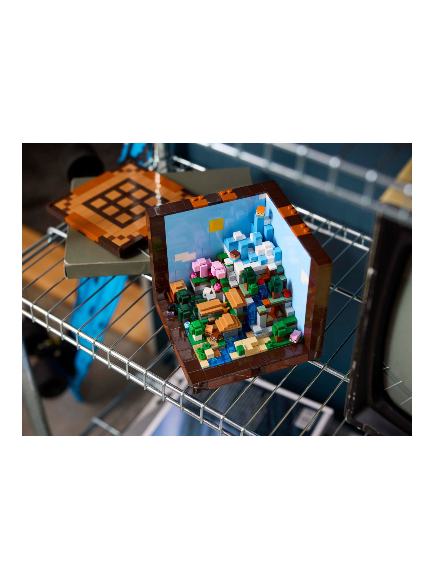 Конструктор LEGO Minecraft Верстак 1195 дет. - фото 6