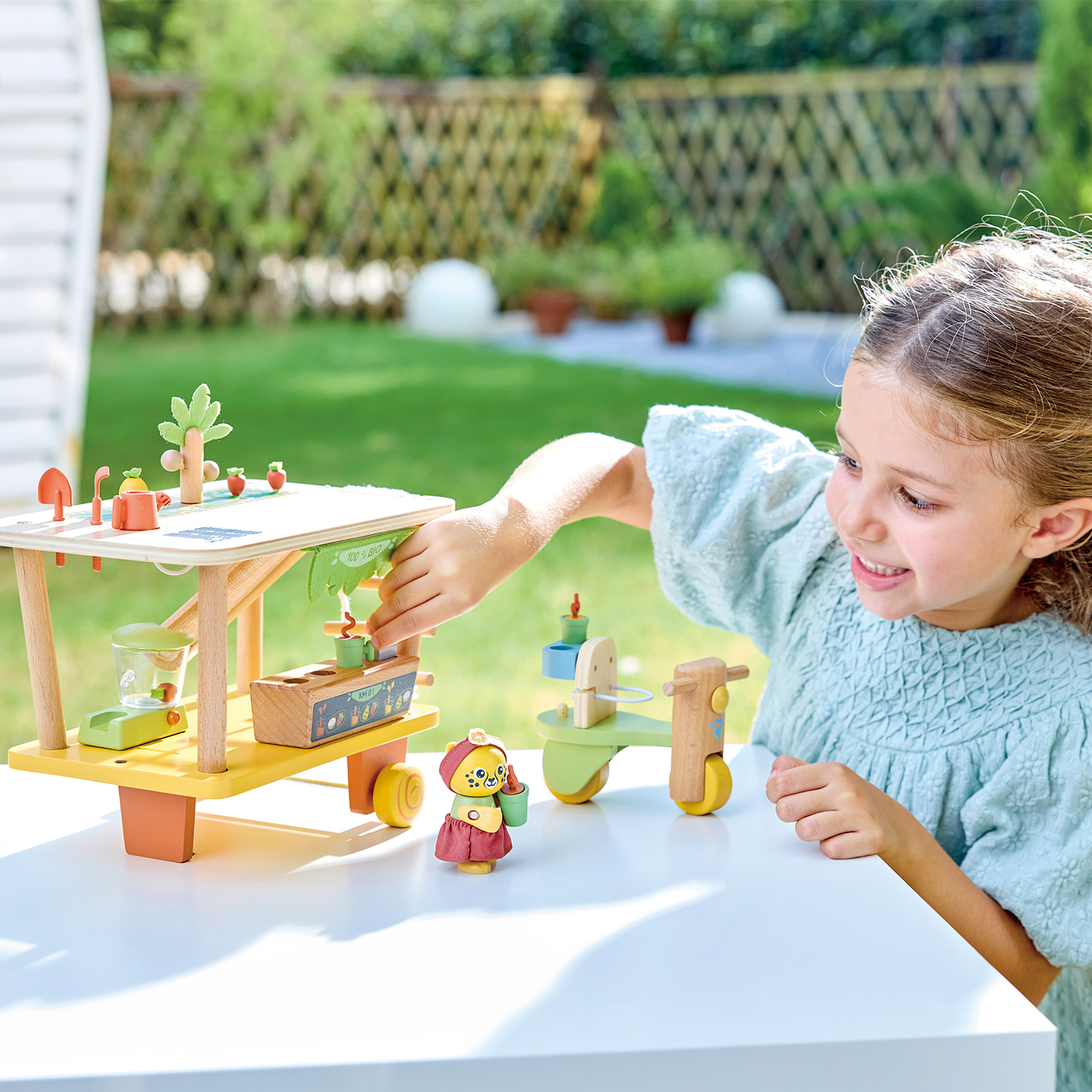 Игровой набор Hape Магазин на колесах - фото 11