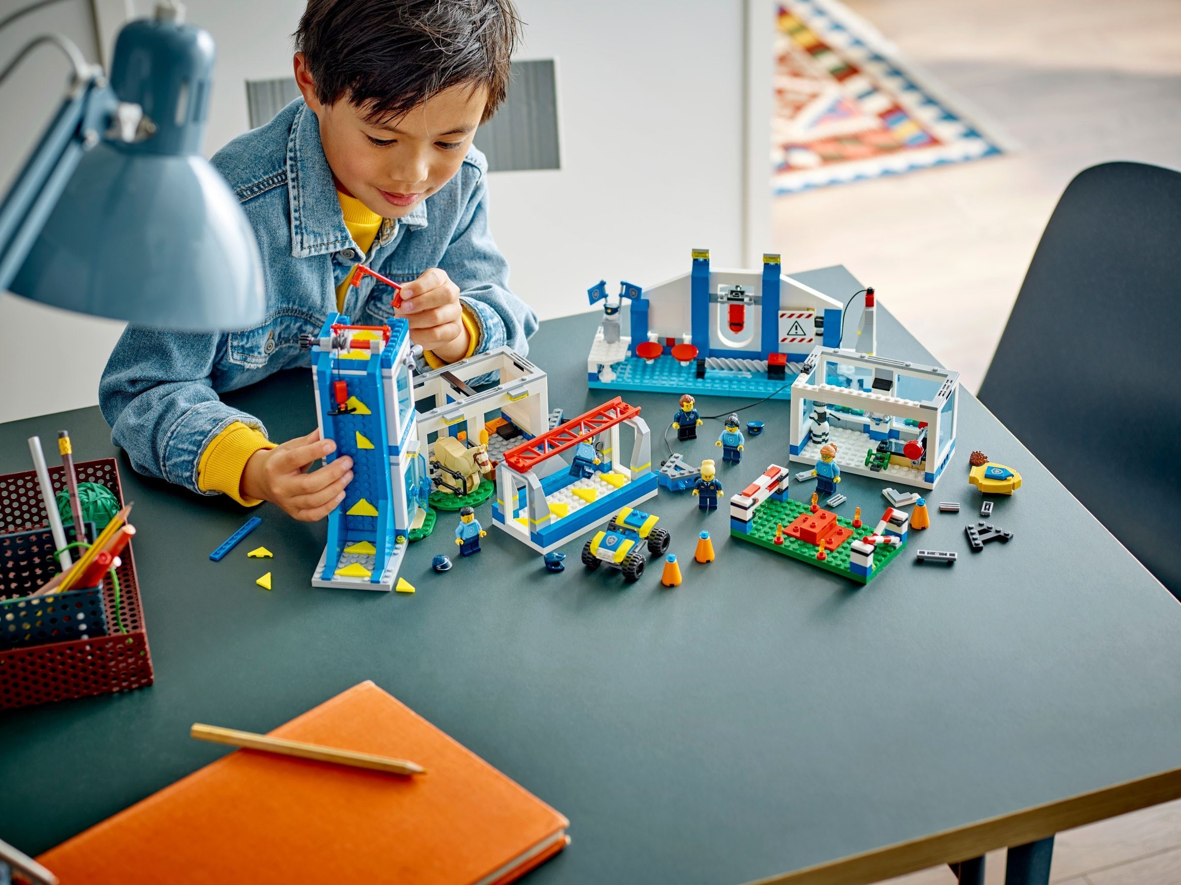 Конструктор LEGO City 60372 823 дет. - фото 4