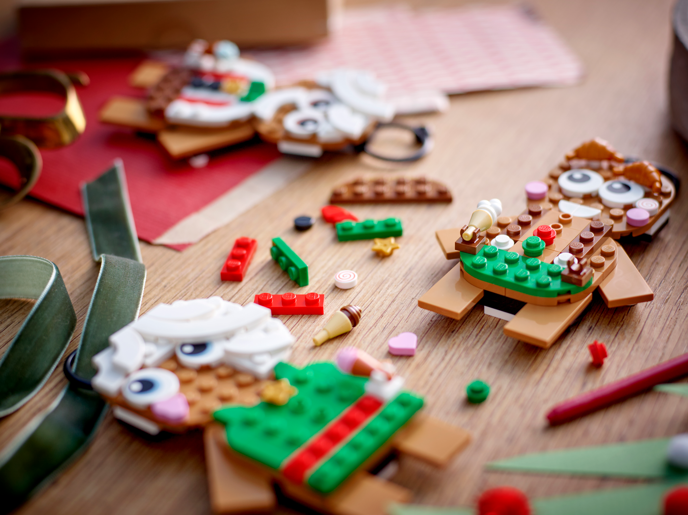 Конструктор LEGO Seasonal Пряничные украшения - фото 4