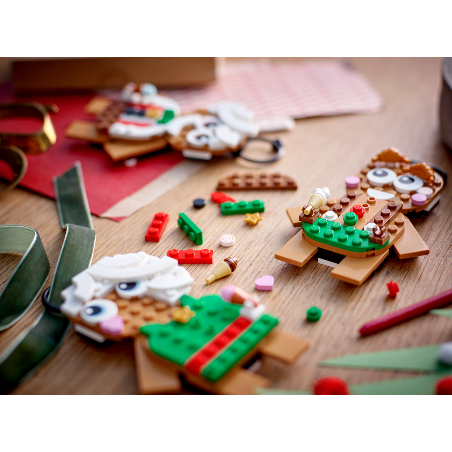 Конструктор LEGO Seasonal Пряничные украшения - фото 4