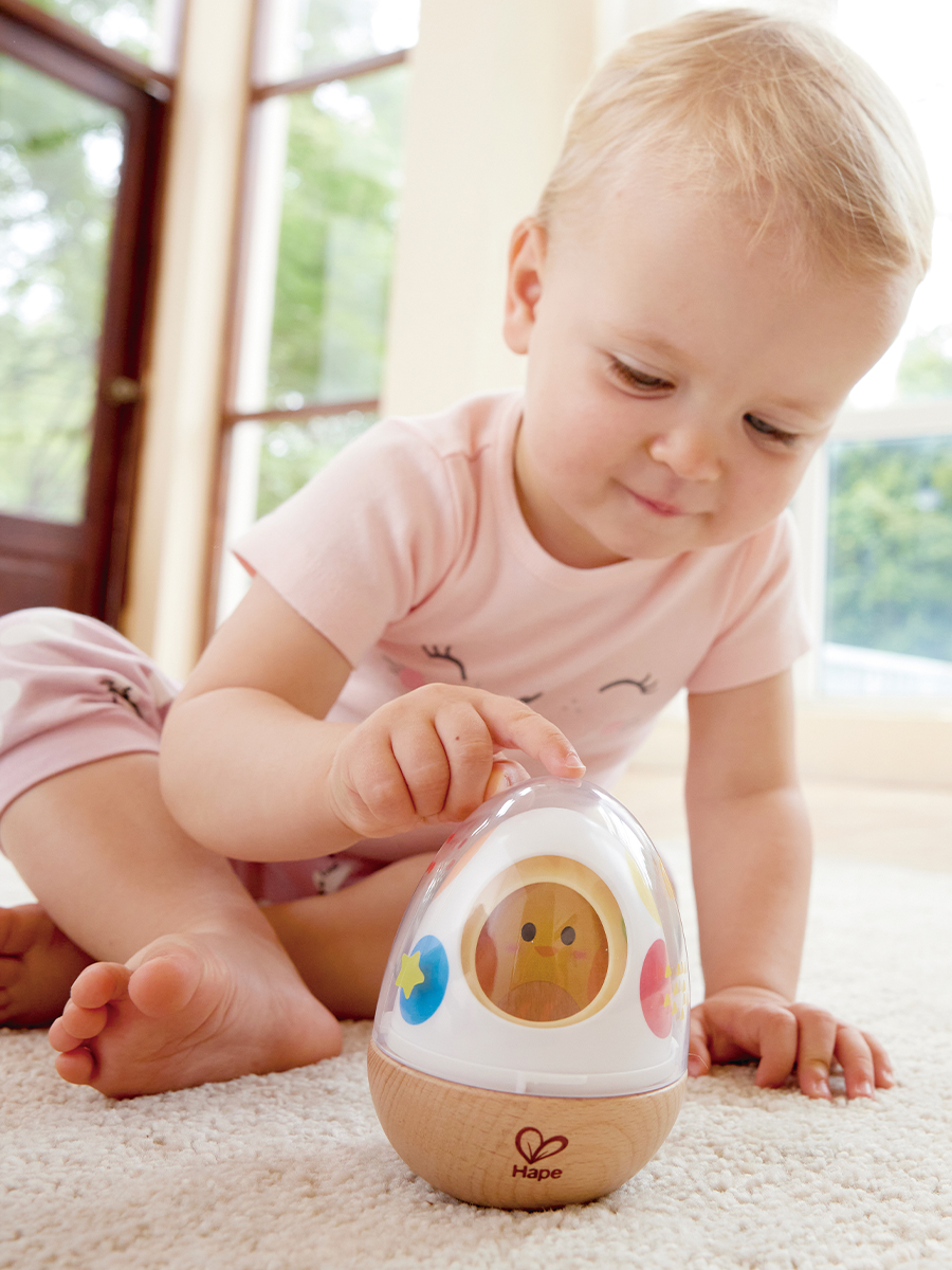 Игрушка Hape неваляшка Домик для цыпленка - фото 1