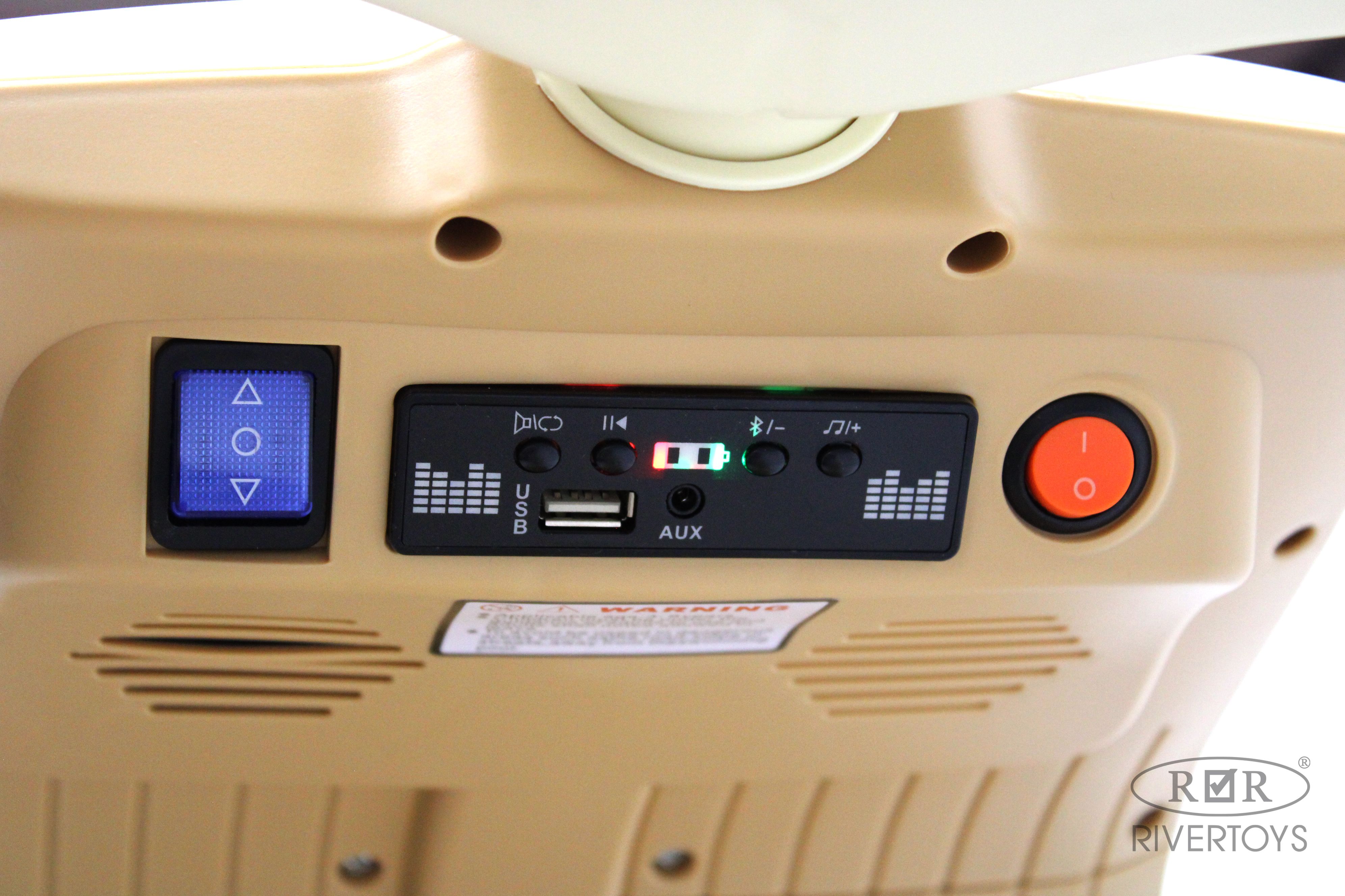 Электромобиль RIVERTOYS K444PX-A-BEIGE - фото 9
