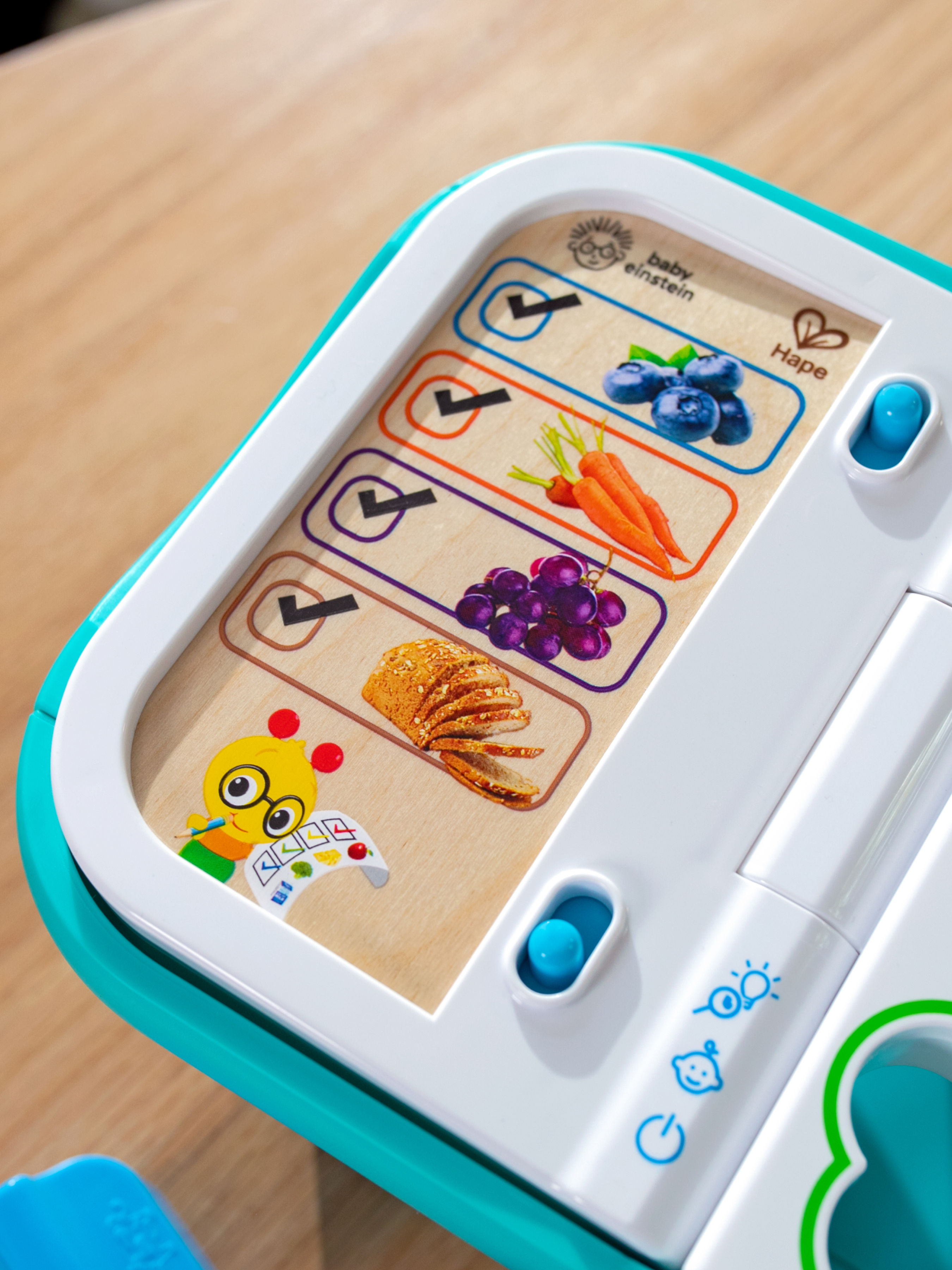 Игровой набор Hape продукты, прилавок, касса, тележки и корзинки - фото 10
