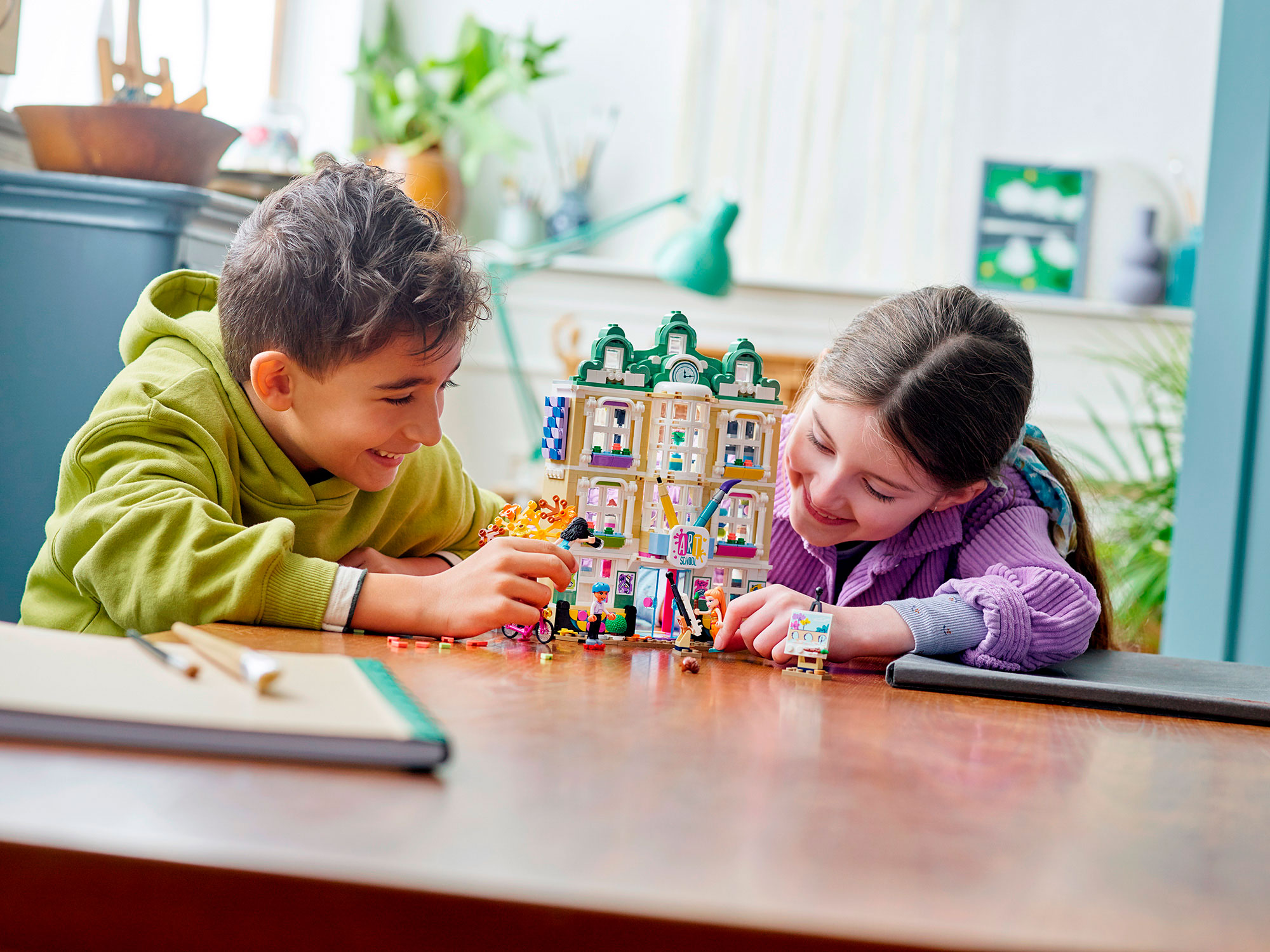 Конструктор LEGO Friends Художественная школа Эммы блочный - фото 3