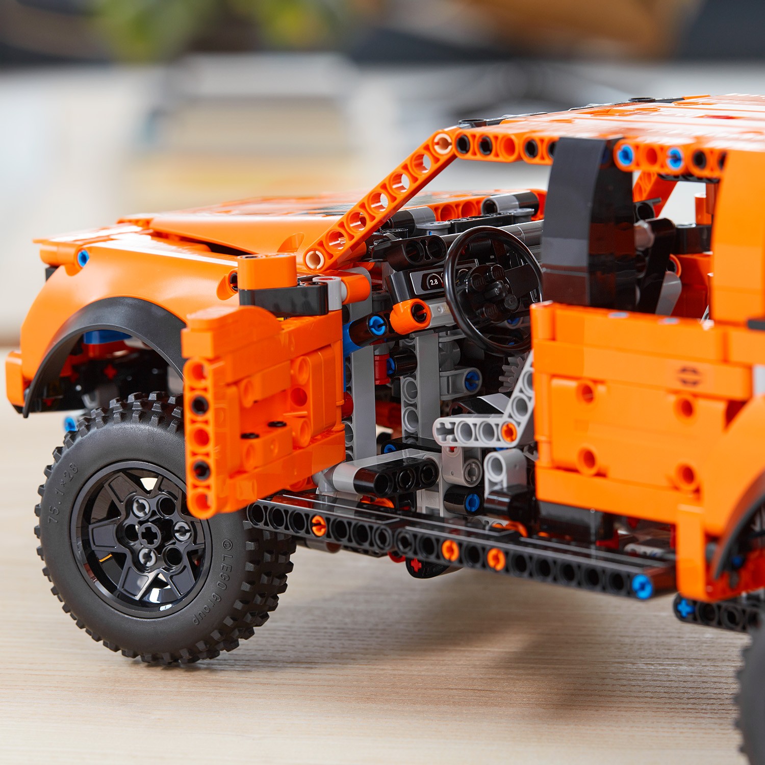 Конструктор LEGO Technic Ford F-150 Raptor сборная игровая модель - фото 10
