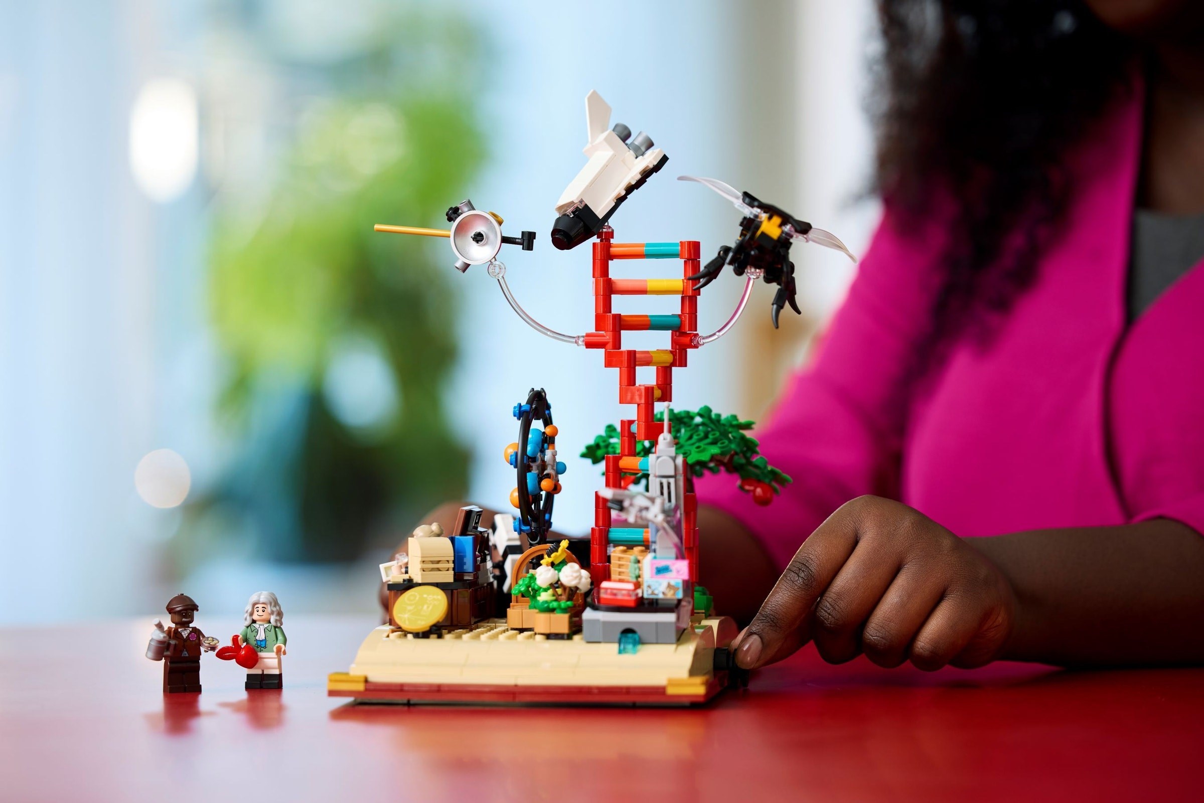 Конструктор LEGO Ideas 21355 879 дет. - фото 4