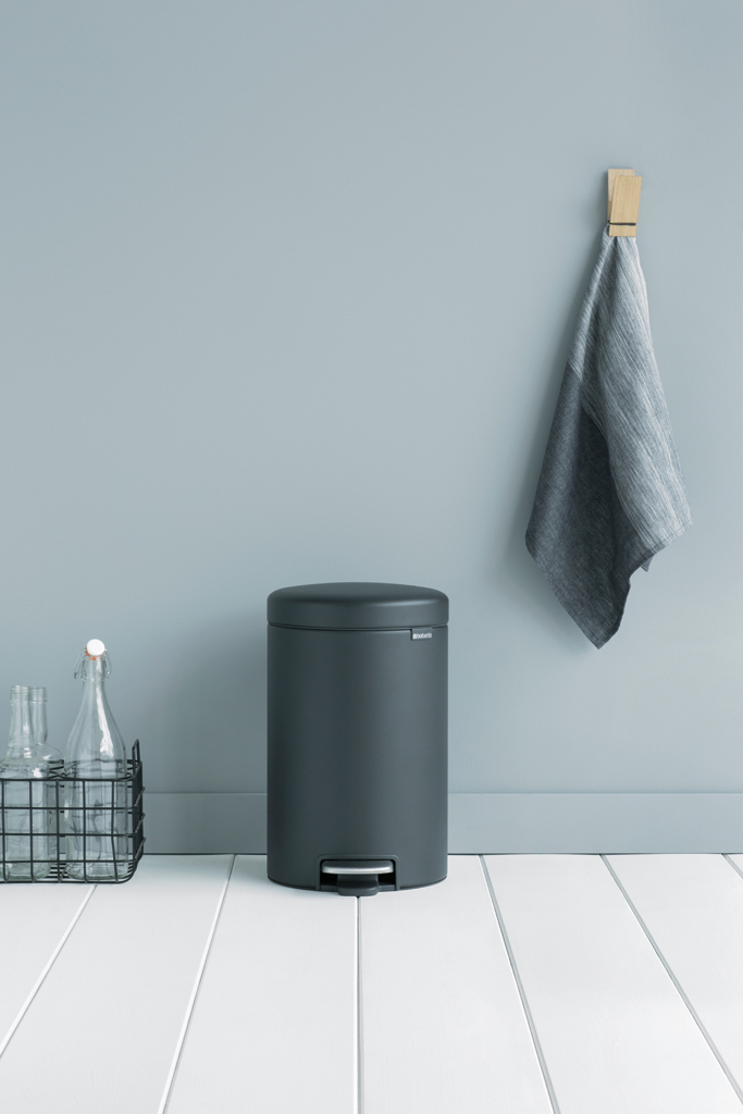 Бак мусорный Brabantia NewIcon с педалью графитовый с напылением 12л 113802 - фото 4