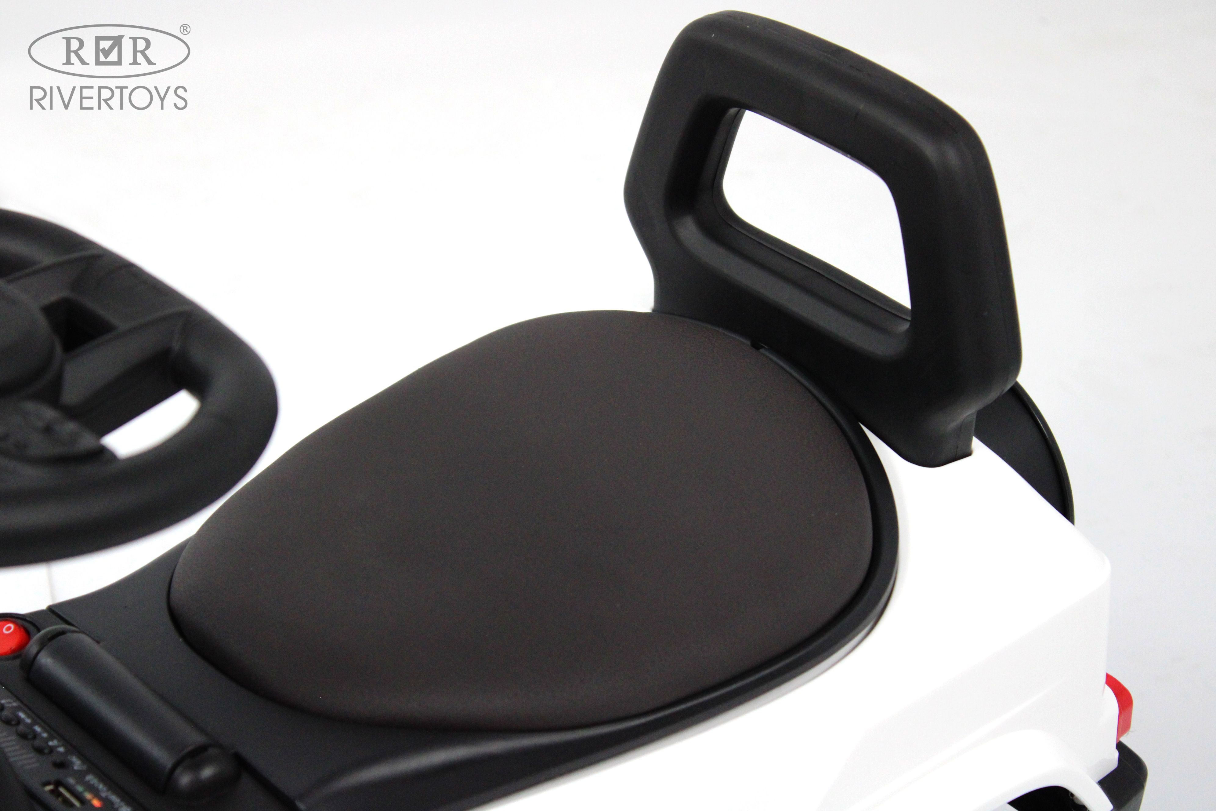 Каталка RIVERTOYS Mercedes-BenzG63 White Diamond белый - фото 9