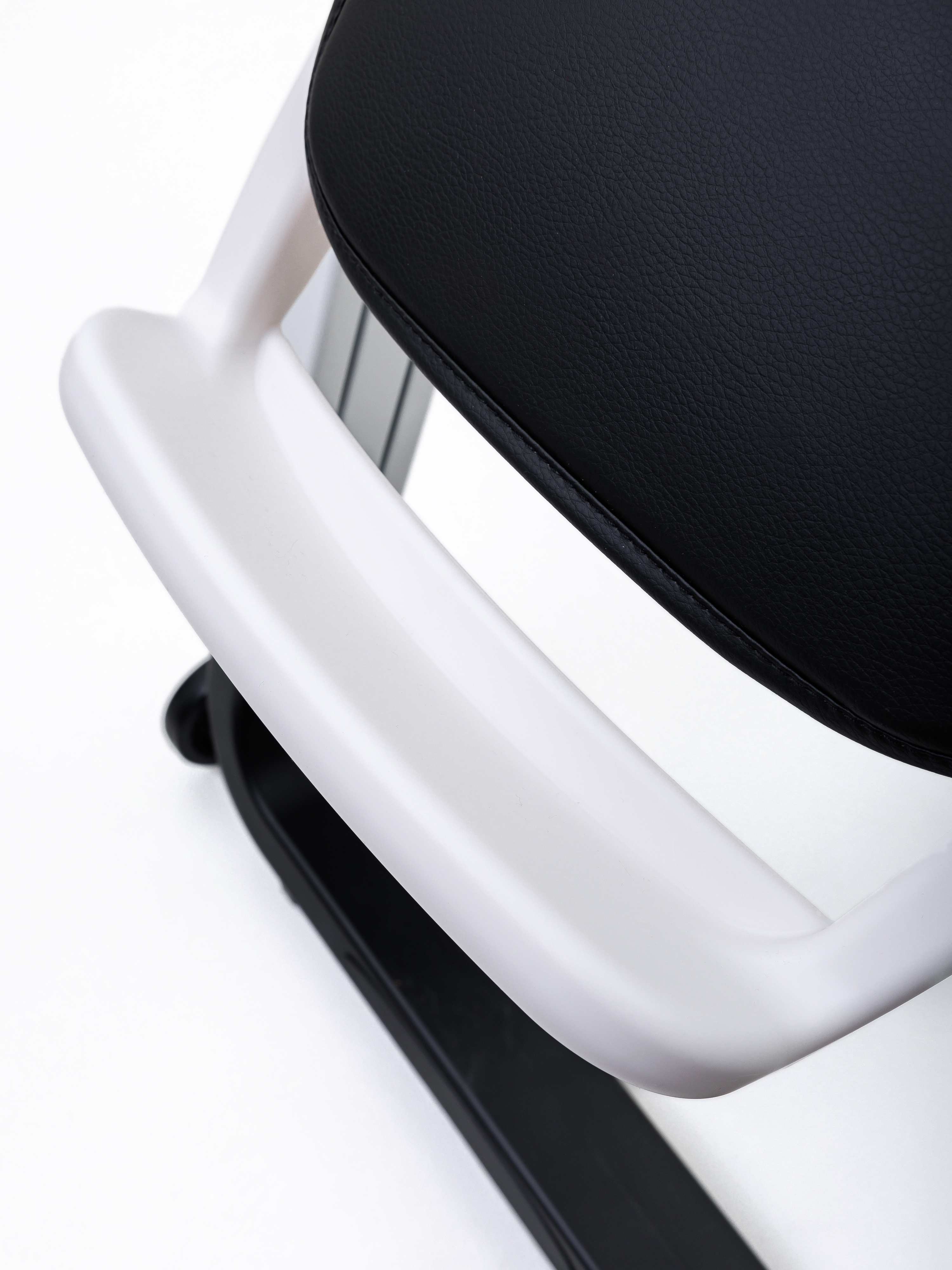 Стульчик для кормления BASSET B2 черный - фото 31