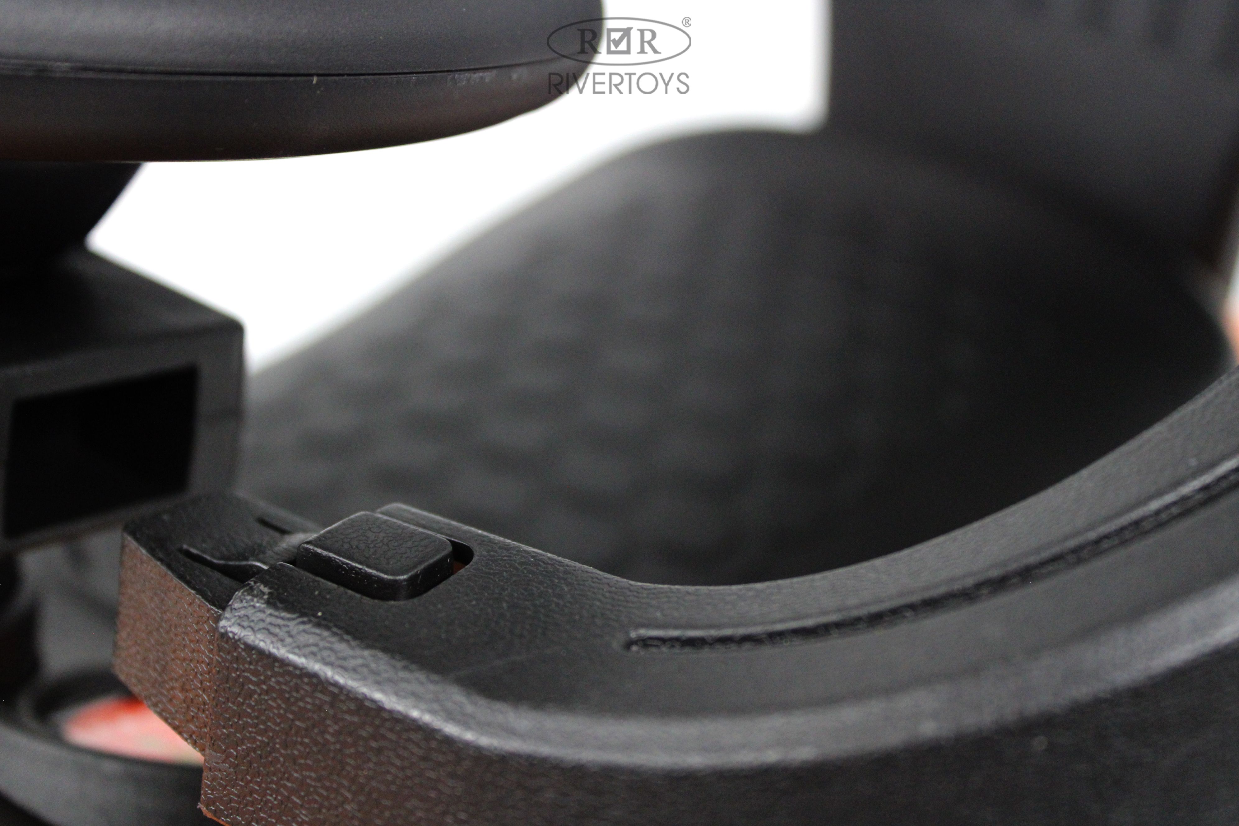 Каталка RIVERTOYS Z005ZZ-B-BLACK черный - фото 13