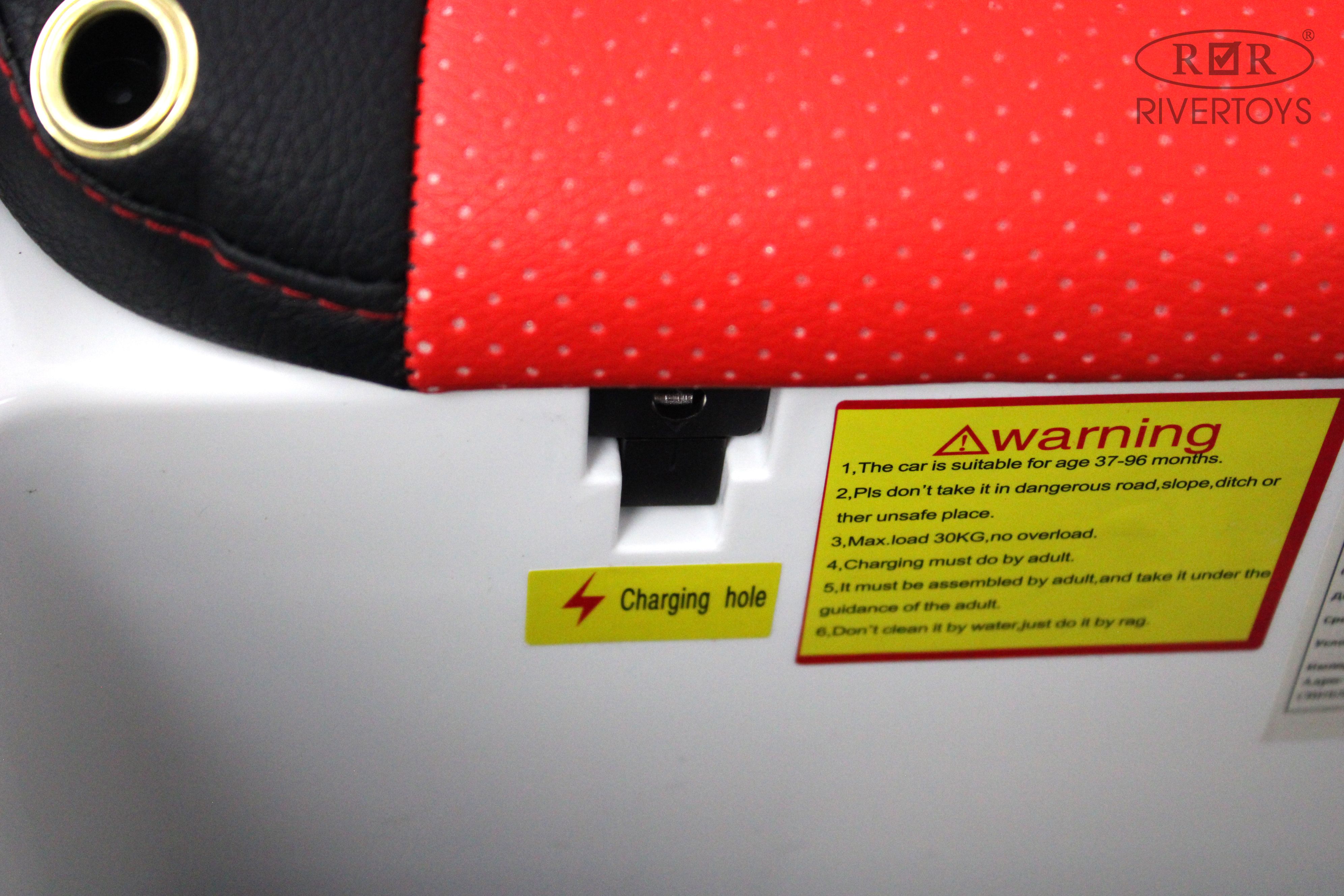 Электромобиль RIVERTOYS E777EE-WHITE С пультом ДУ - фото 20