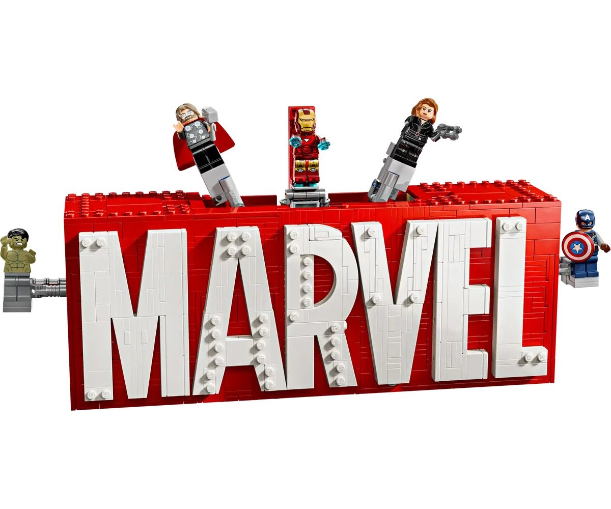 Конструктор LEGO Marvel Super Heroes Логотип и минифигурки 931 дет. - фото 2