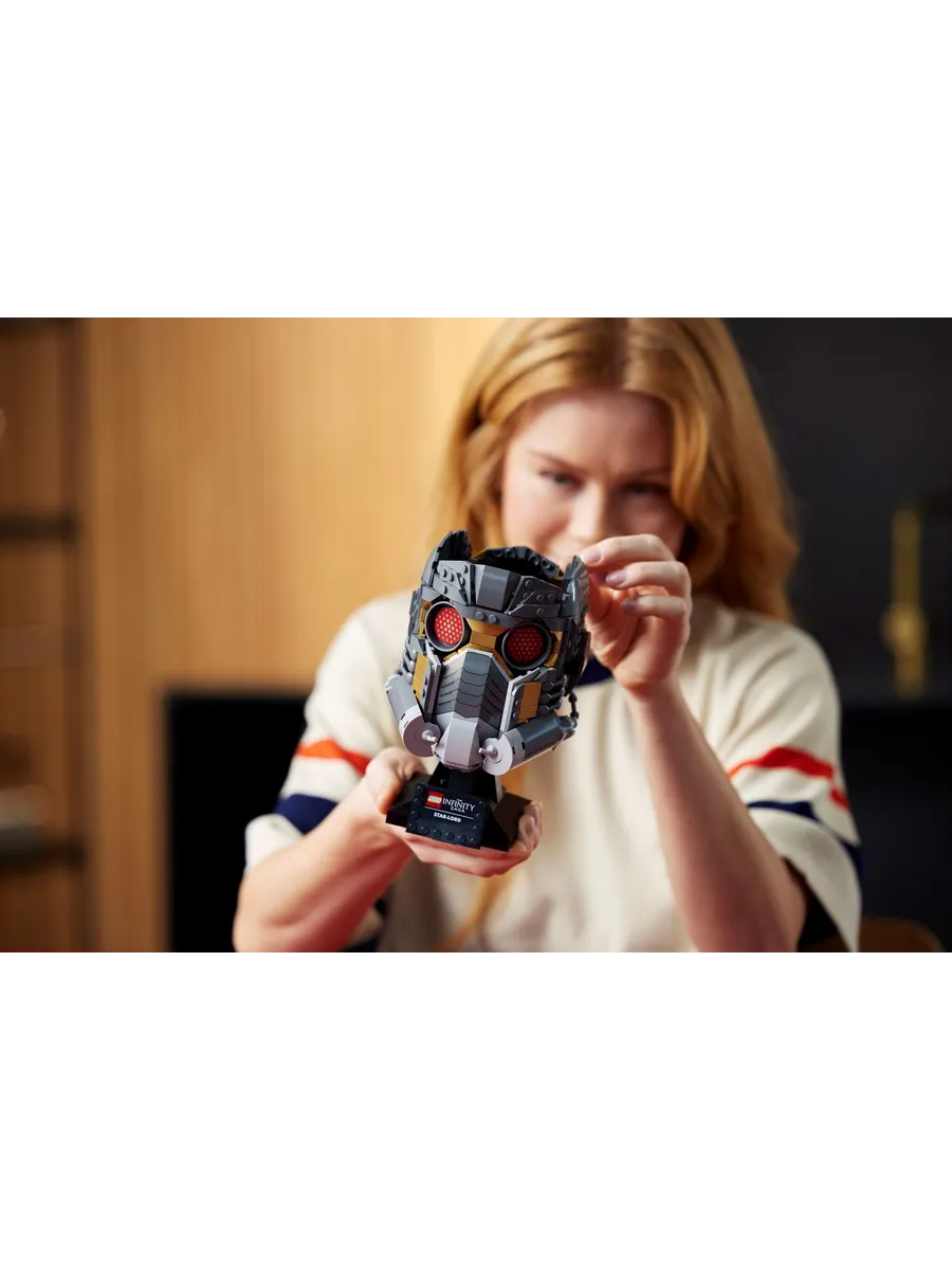 Конструктор LEGO Marvel Super Heroes Шлем Звёздного Лорда 602 дет. - фото 6