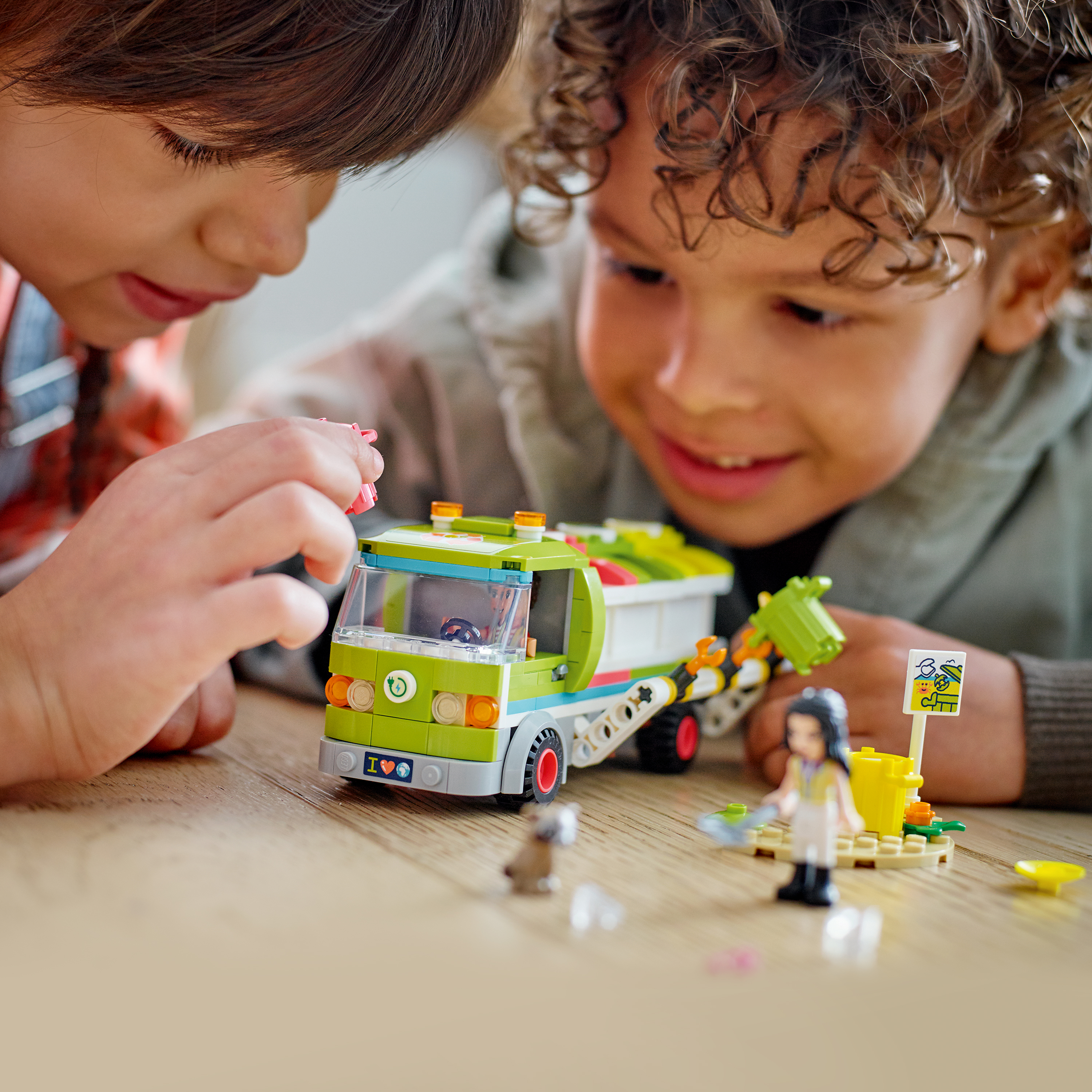Конструктор LEGO Friends Recycling Truck 259 дет. - фото 12