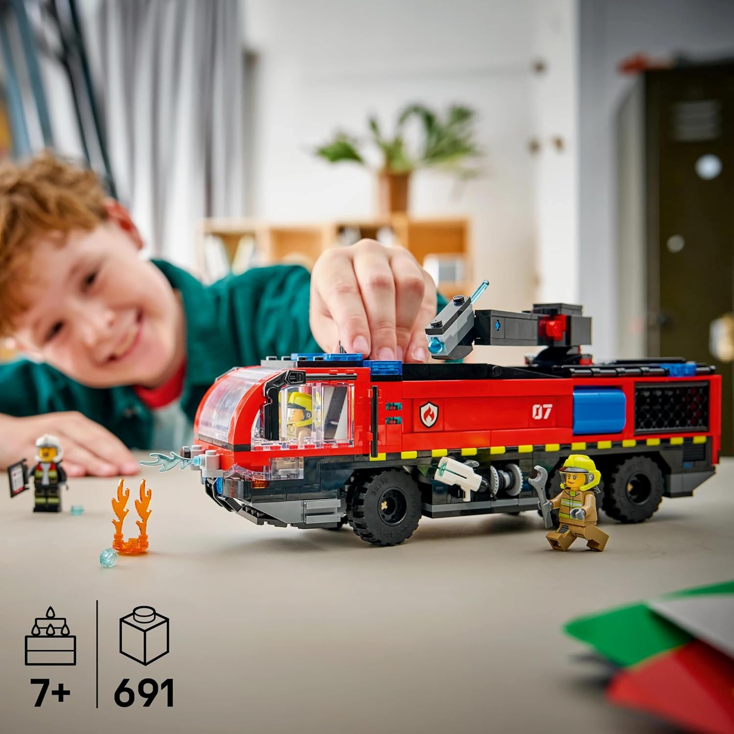 Конструктор LEGO City Пожарная машина для аэропорта 491 дет. - фото 9