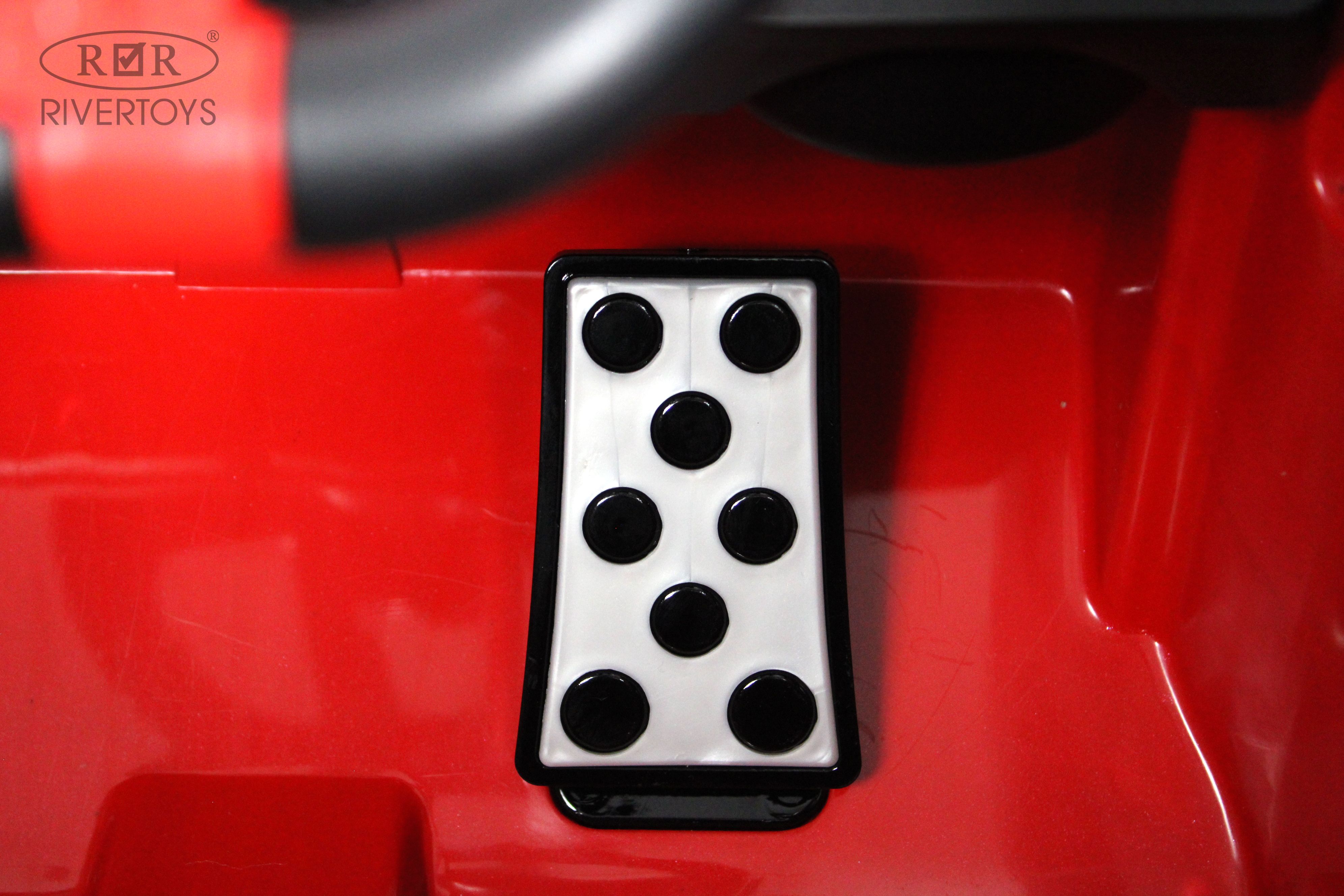 Электромобиль RIVERTOYS Mercedes Z999ZZ-RED С пультом ДУ - фото 26