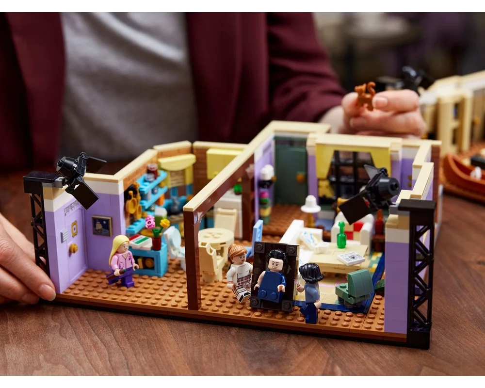 Конструктор LEGO Ideas 10292 2019 дет. - фото 25