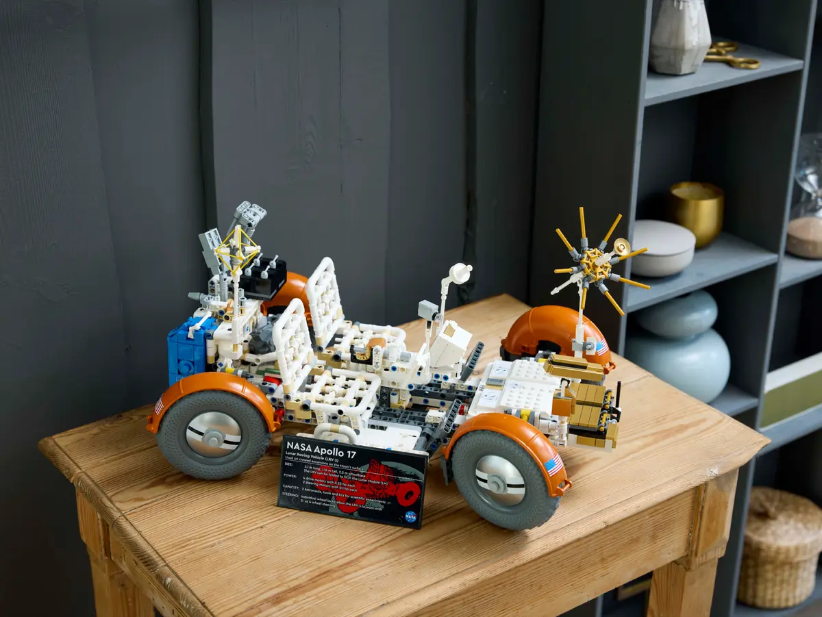 Конструктор LEGO Technic Лунный вездеход NASA Apollo блочный - фото 5
