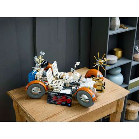Конструктор LEGO Technic Лунный вездеход NASA Apollo блочный