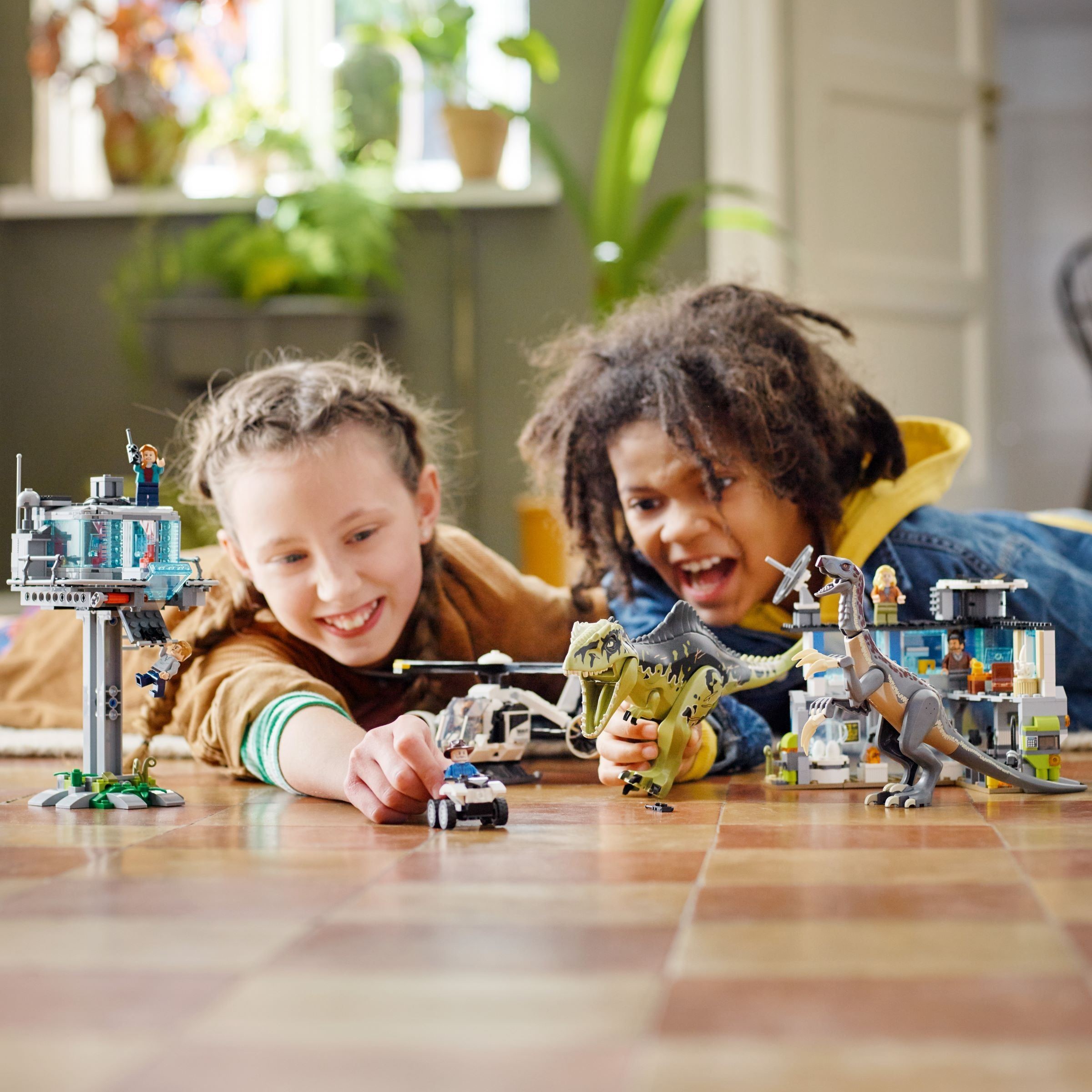 Конструктор LEGO Jurassic World 76949 810 дет. - фото 2