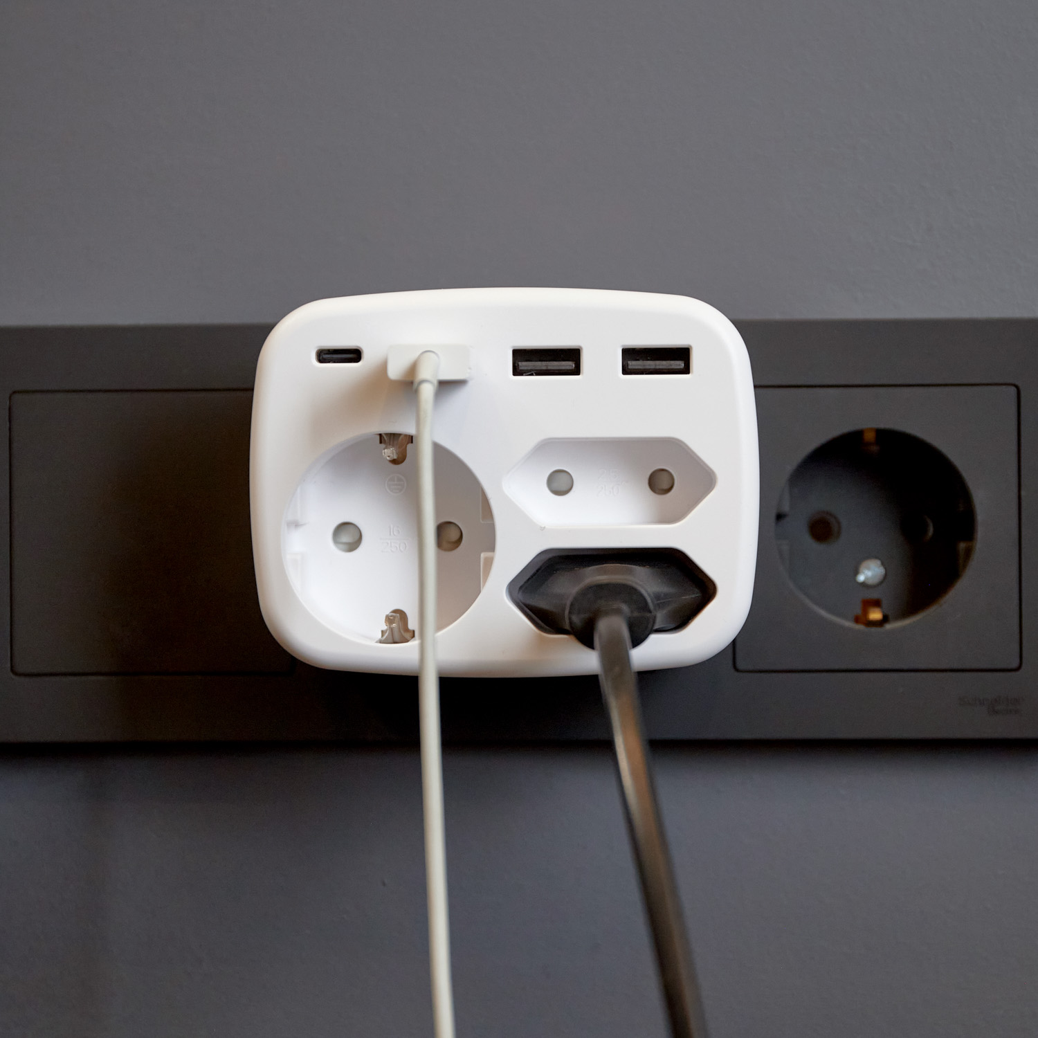 Тройник электрический REXANT 16А с/з 3хUSB-A USB Type-C белый - фото 1