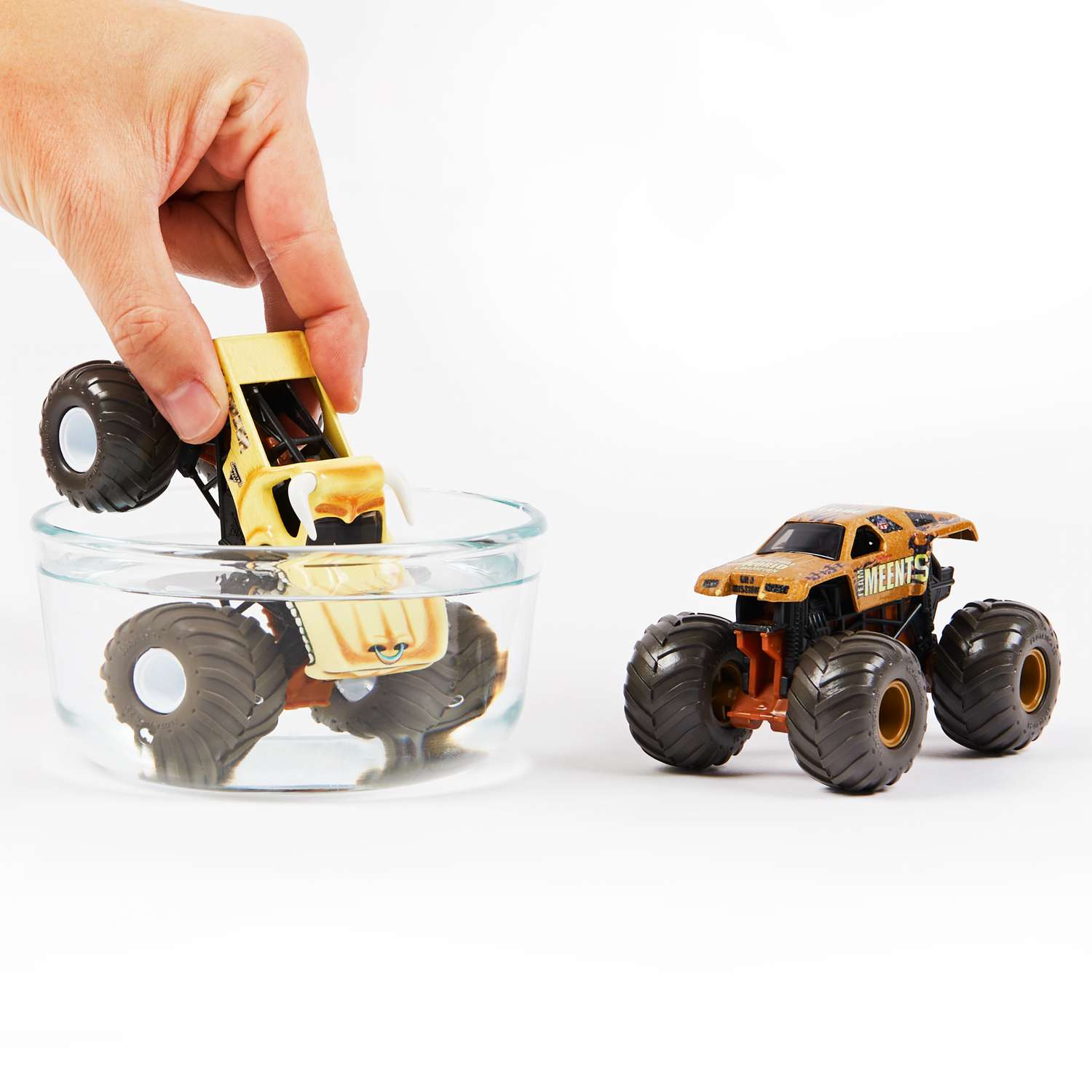 Внедорожник Monster Jam BulldozerVTeamMeents 1:64 6044943 - фото 3