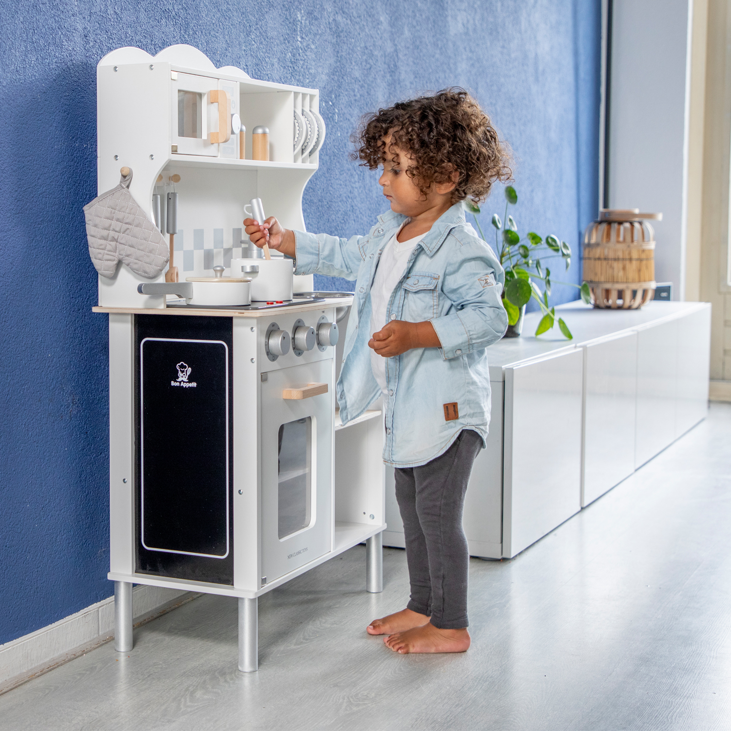 Игрушечная кухня New Classic Toys - фото 7