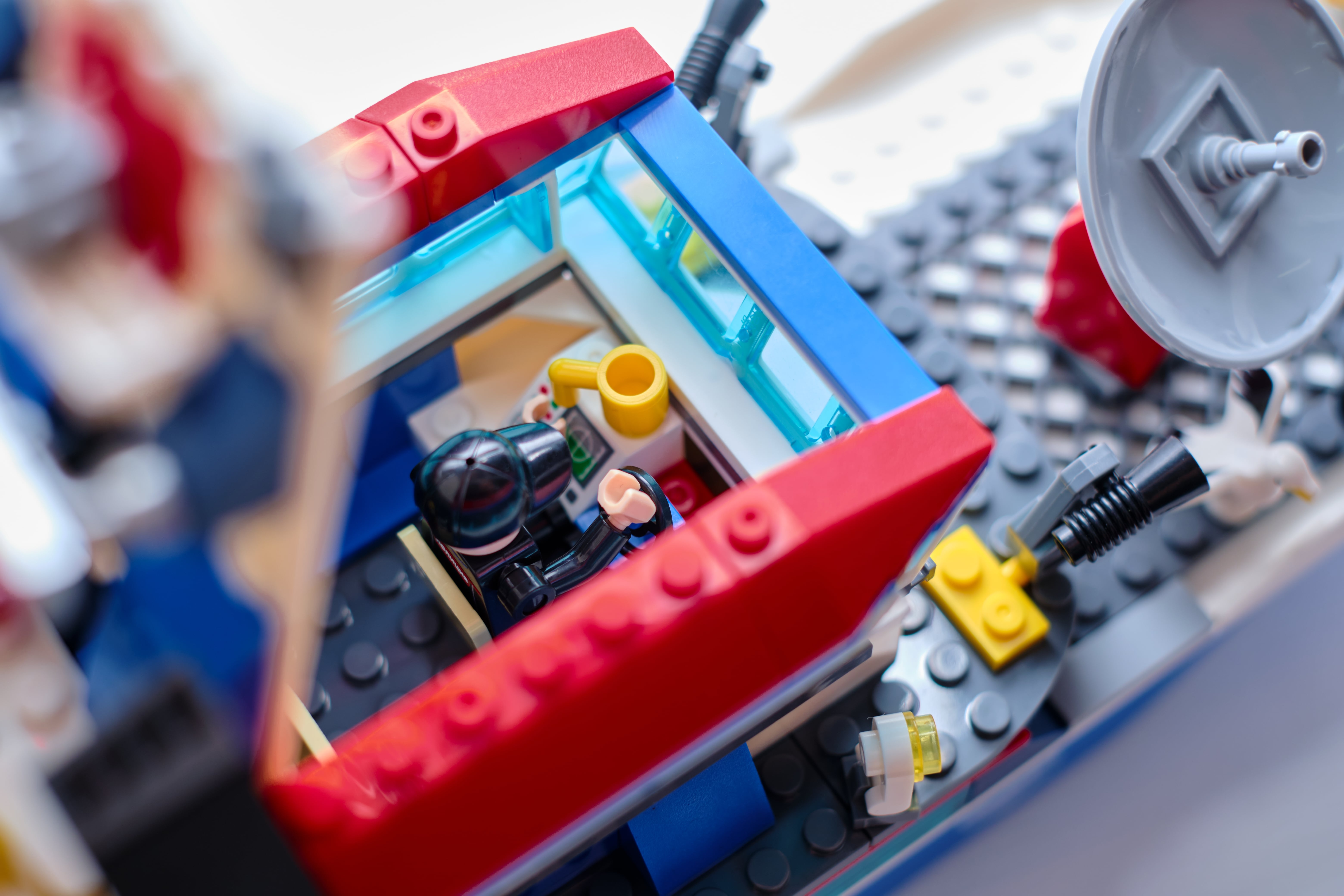 Конструктор brick labs Катер полиции 354 дет. - фото 17