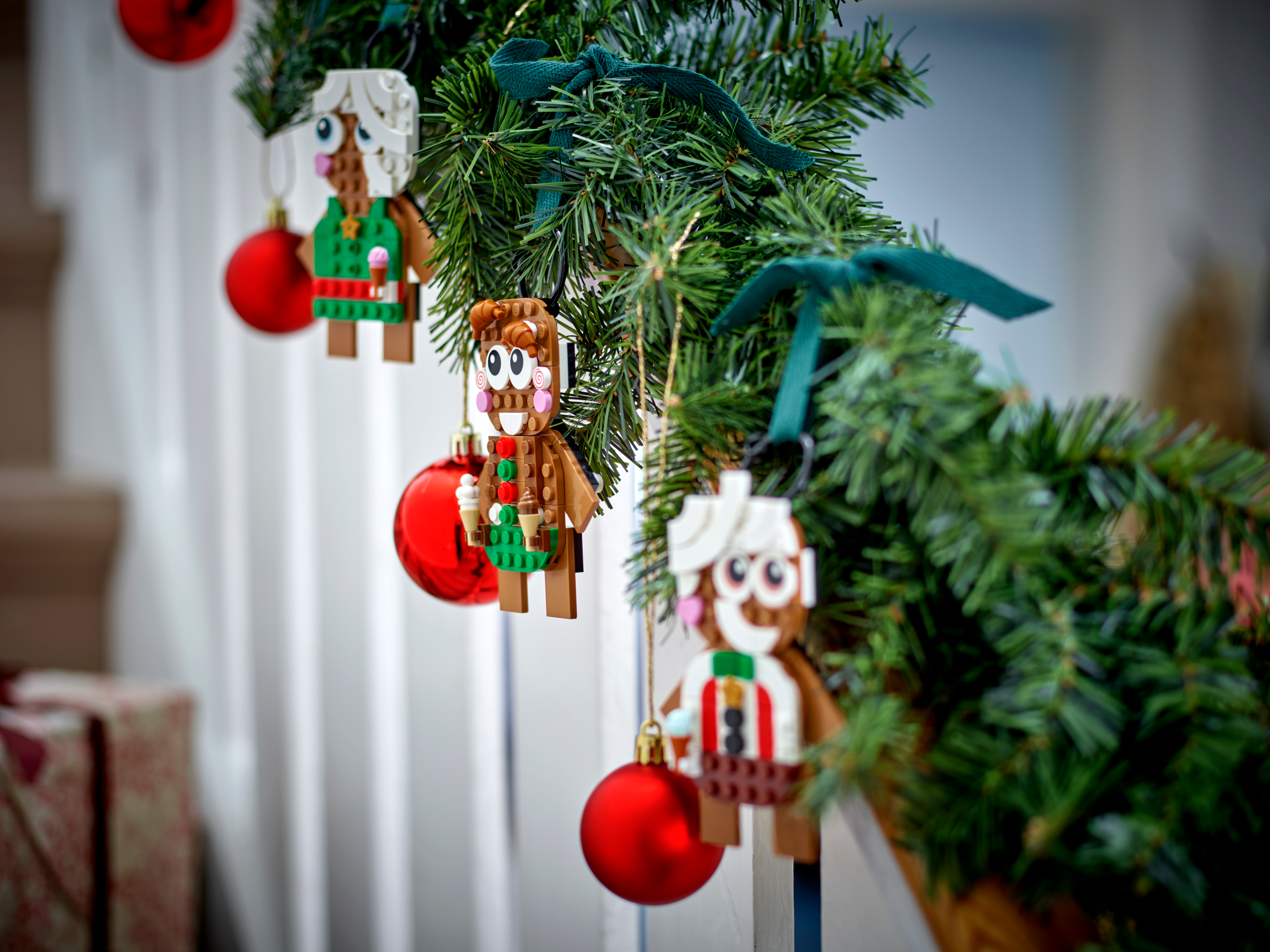 Конструктор LEGO Seasonal Пряничные украшения - фото 5