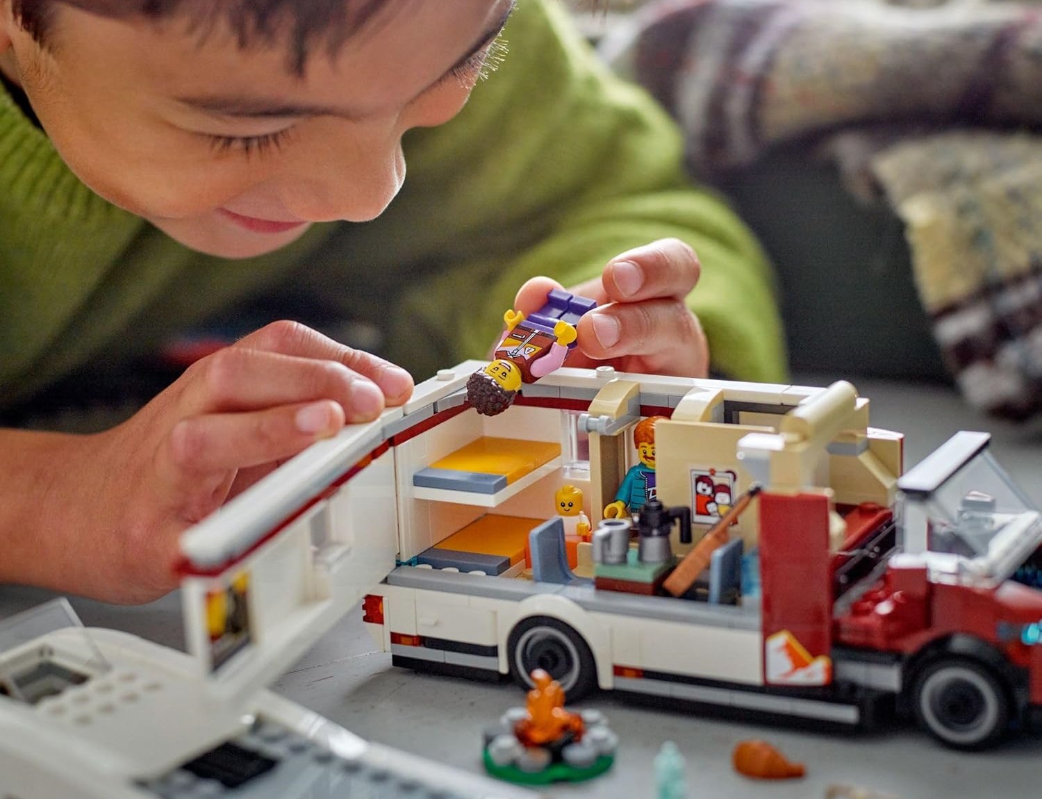 Конструктор LEGO City Фургон для путешествий 385 дет. - фото 5