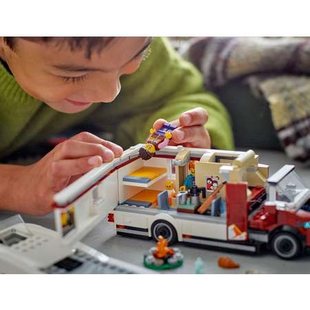 Конструктор LEGO City Фургон для путешествий блочный