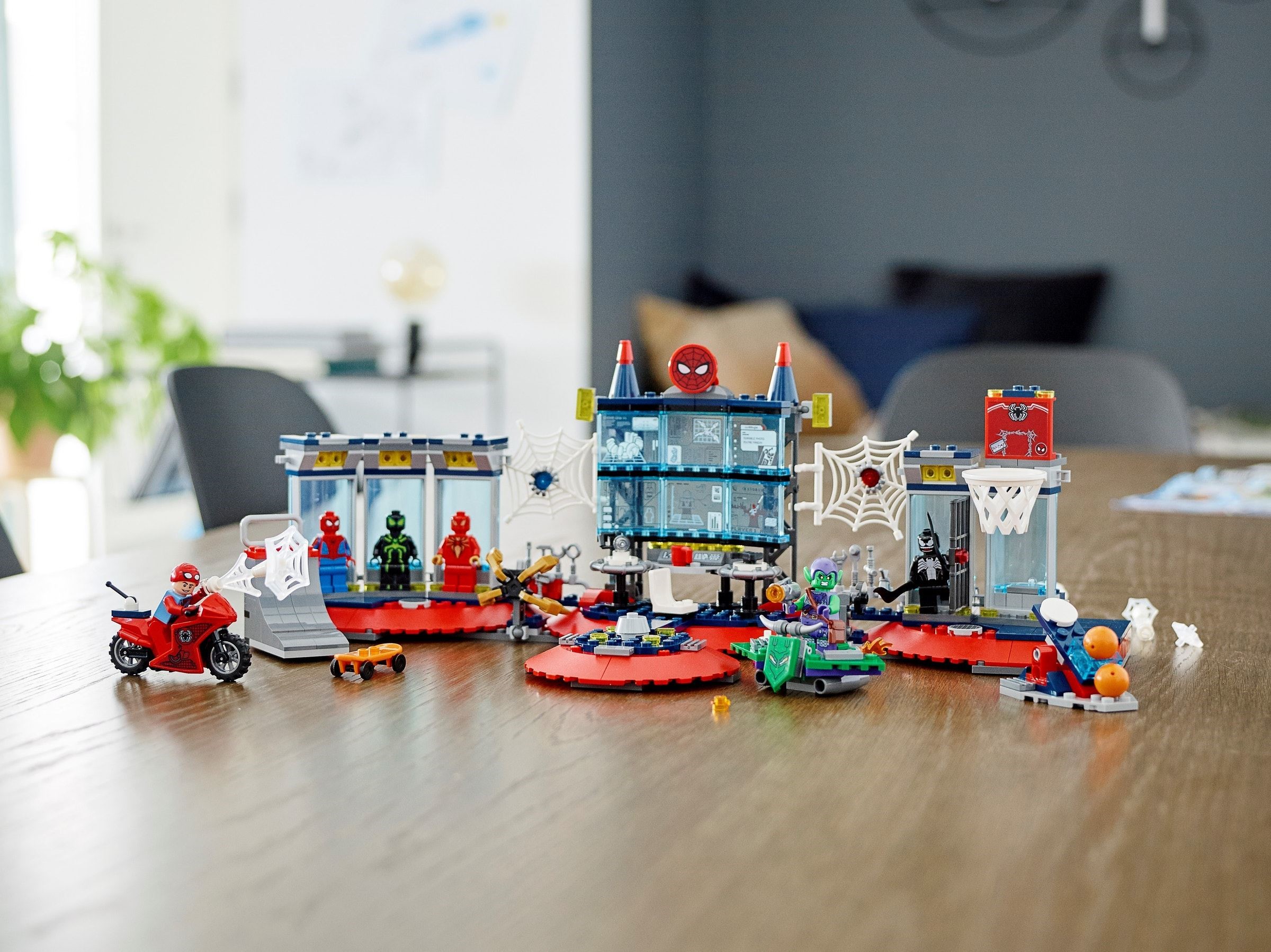 Конструктор LEGO DC Super Heroes 76175 466 дет. - фото 2