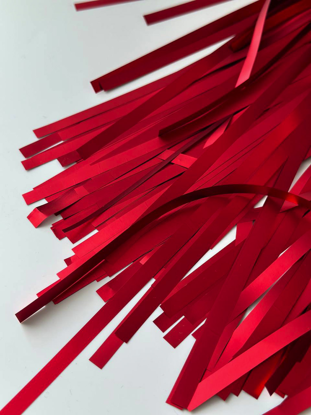 Дождик для фотозоны ZHIYU MENG матовый красный 2х1м 4 штуки - фото 6